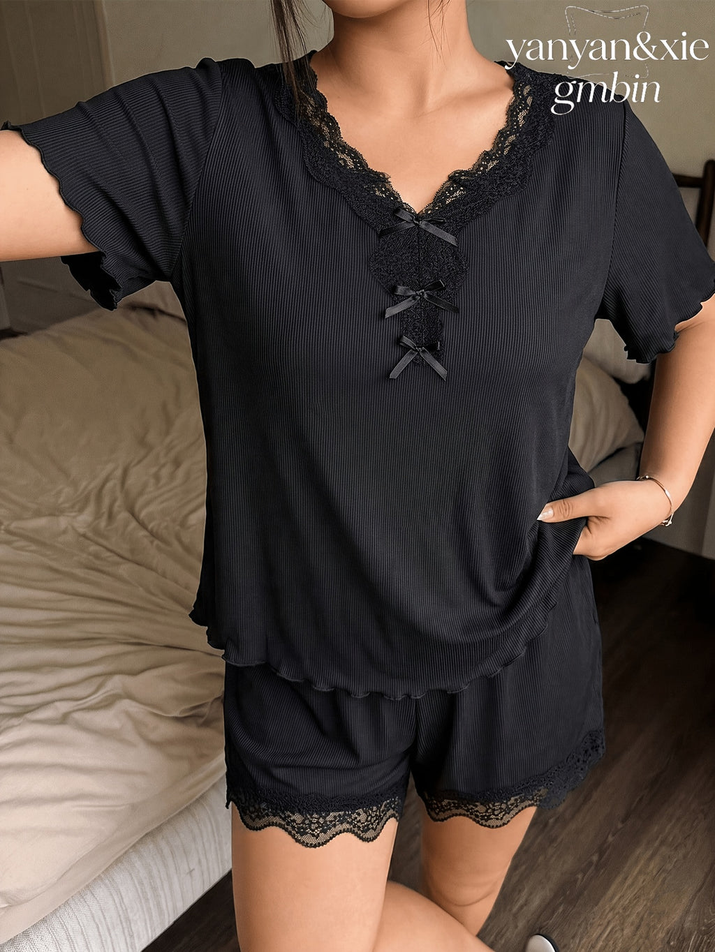 Pyjama grande taille en dentelle, coupe ample, manches courtes, effet ajouré