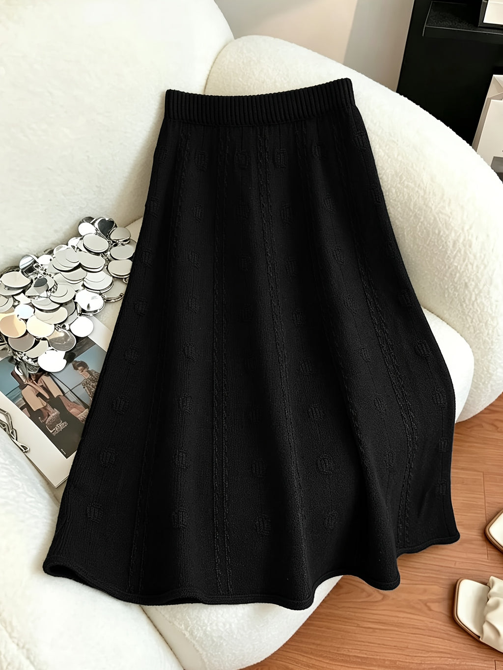 Robe grande taille, coupe évasée, allure élégante, détail du col