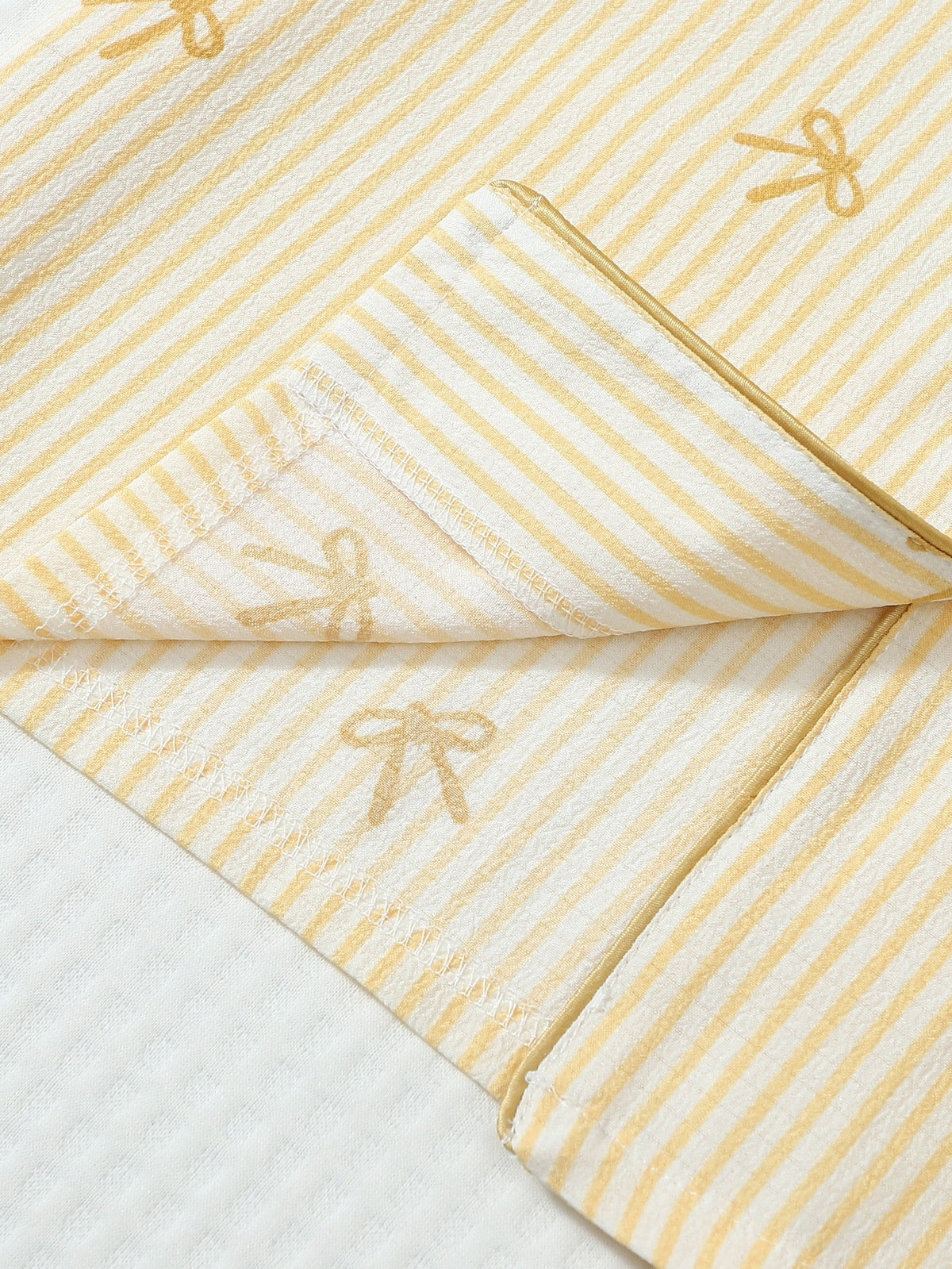 Pyjama grande taille à rayures, col à revers, manches courtes — composition : 97% Polyester, 3% Élasthanne