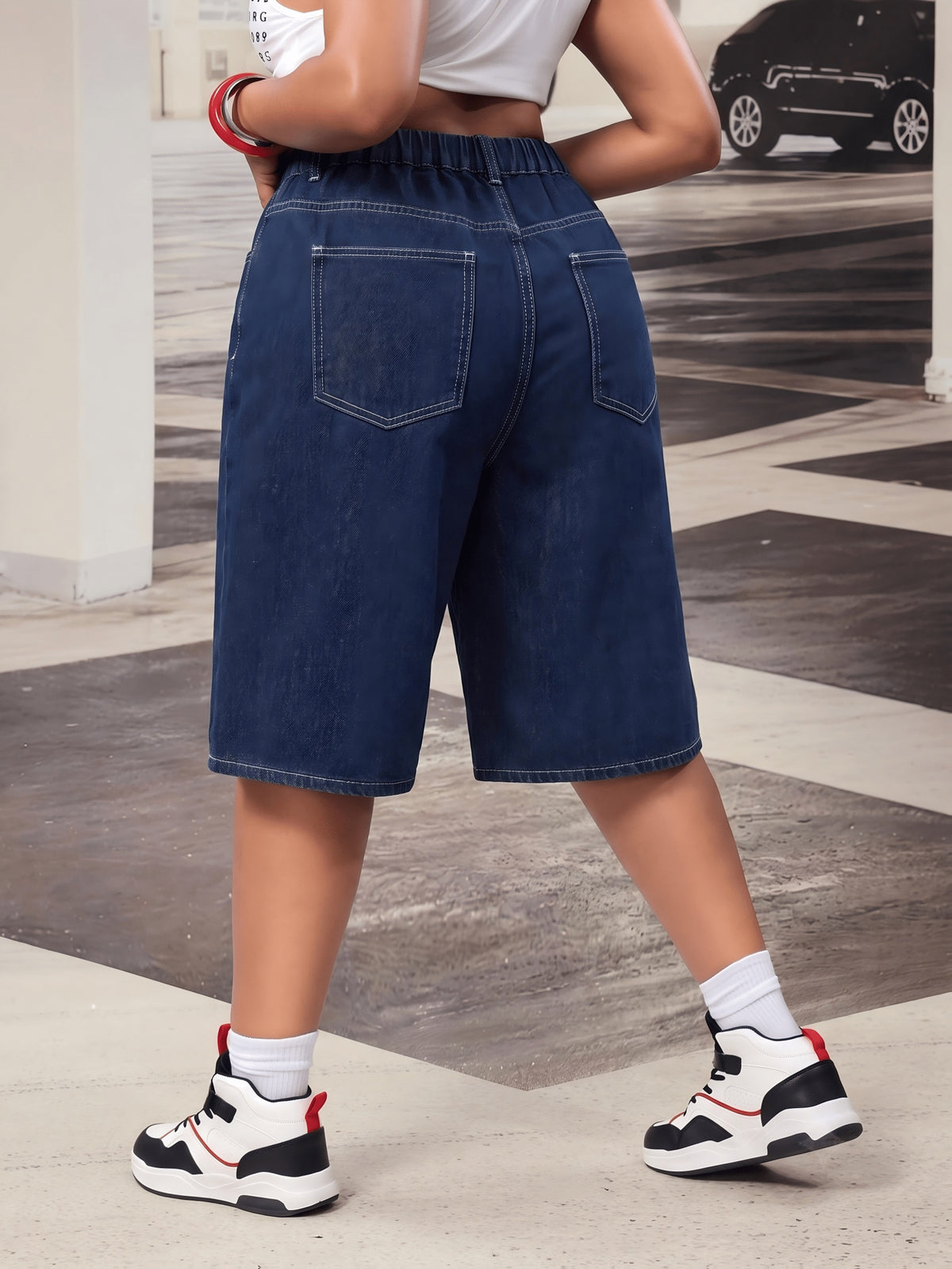 Short grande taille, tenue franche, esprit sportif, vu de dos