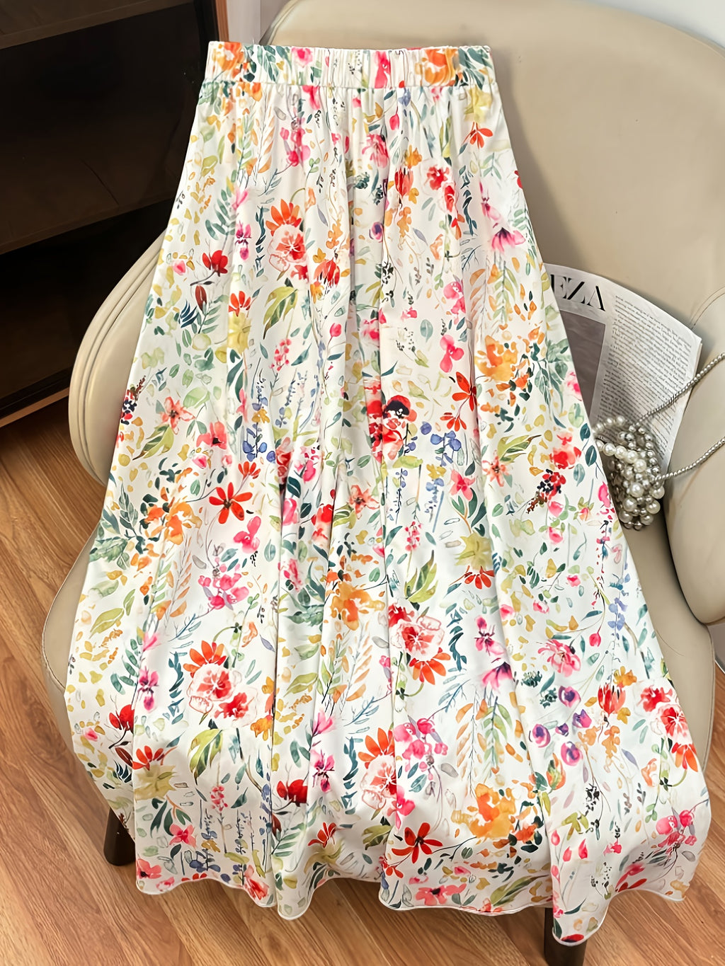 Jupe grande taille à imprimé fleuri, coupe évasée, longueur midi, vu de dos