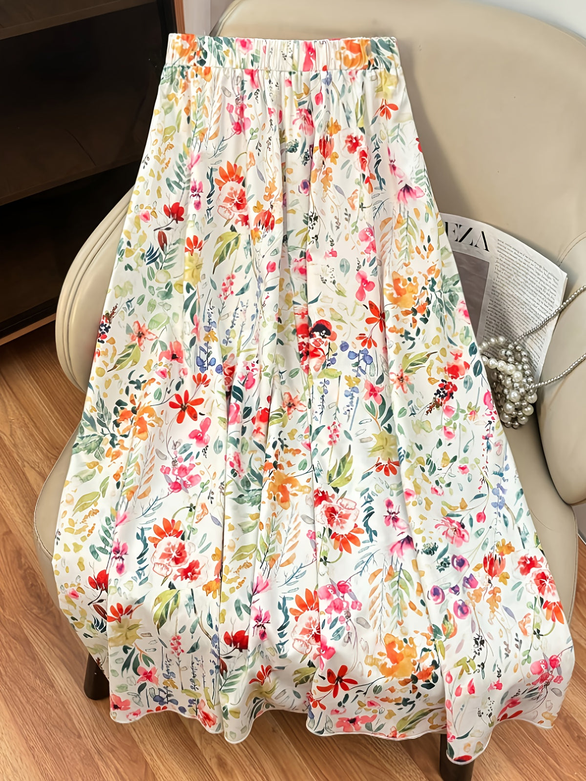Jupe grande taille à imprimé fleuri, coupe évasée, longueur midi, vu de dos