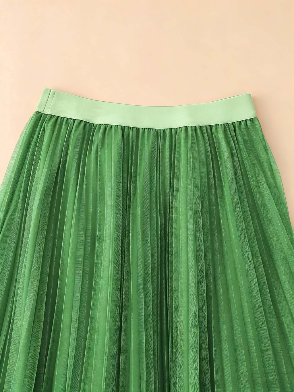 Jupe grande taille, plissés, allure élégante, porté de face