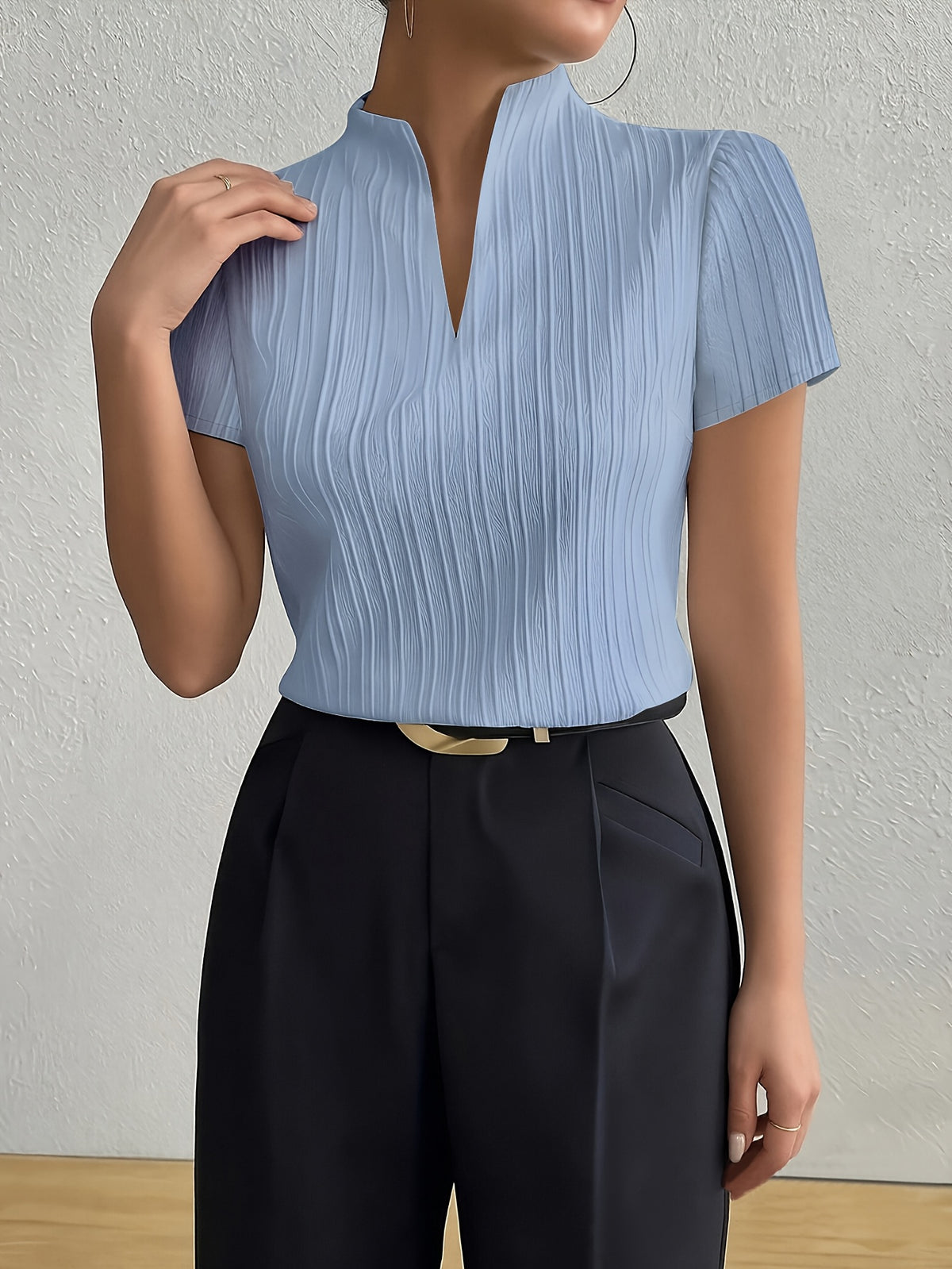 Chemise grande taille, col V, manches courtes, mise en situation