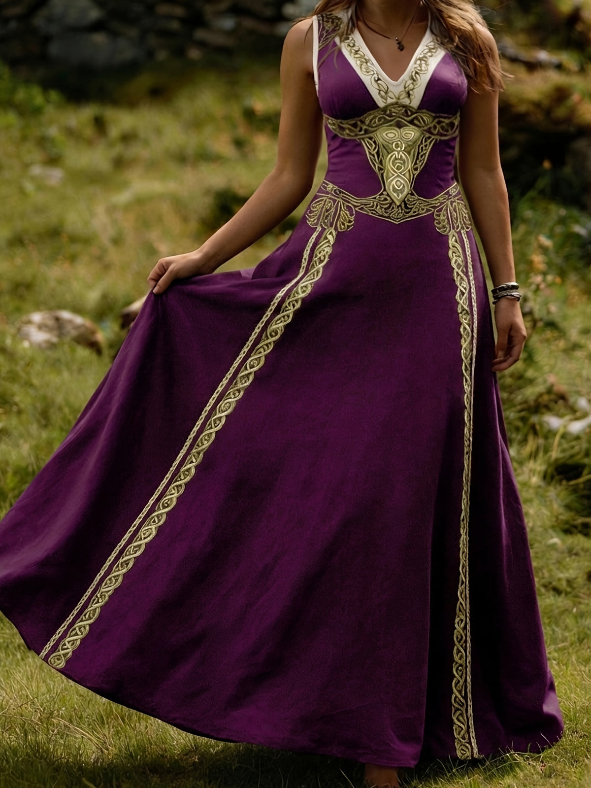 Robe longue grande taille — Entrelacs celtiques et col en V