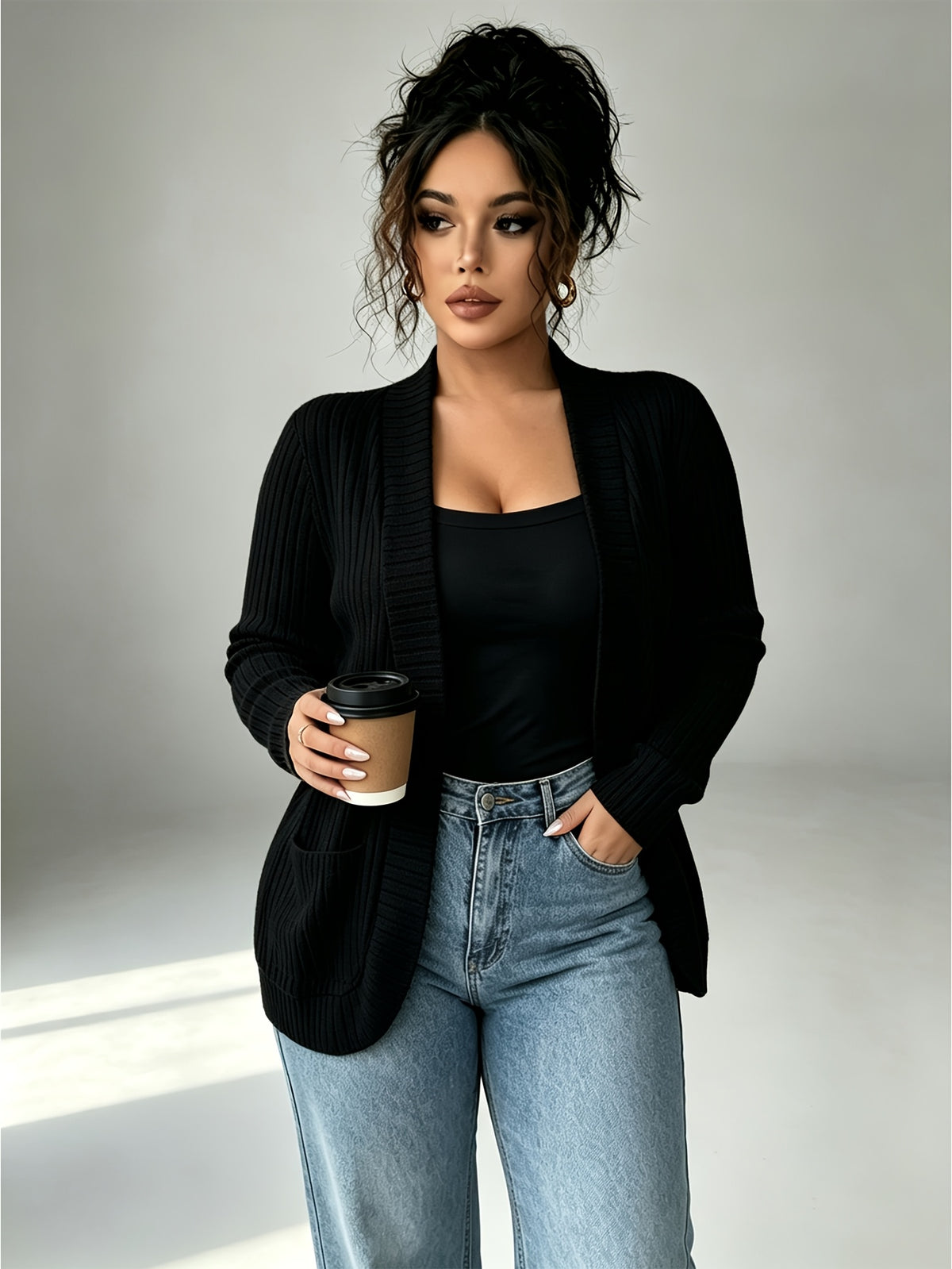 Cardigan grande taille, coupe ample, manches longues, mise en situation