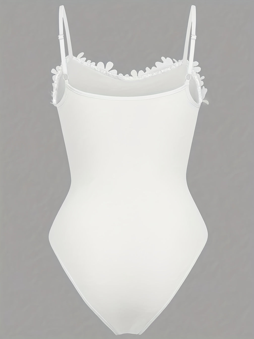 Body gainant grande taille en dentelle, encolure nette, effet ajouré, détail du tissu