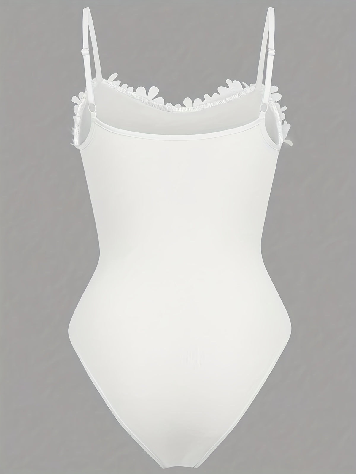 Body gainant grande taille en dentelle, encolure nette, effet ajouré, détail du tissu