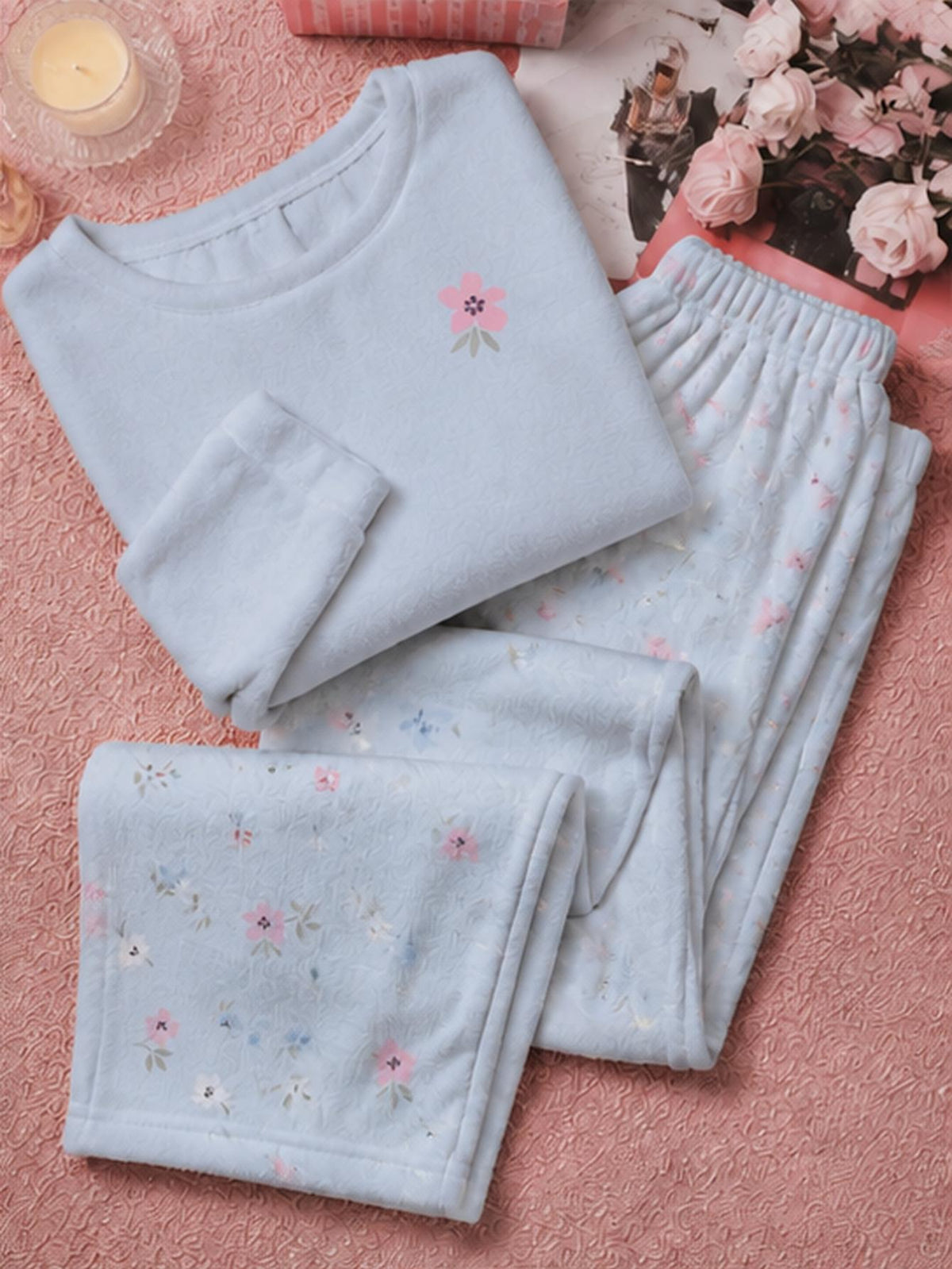 Pyjama grande taille, col rond, allure vintage — matière : polyester Image