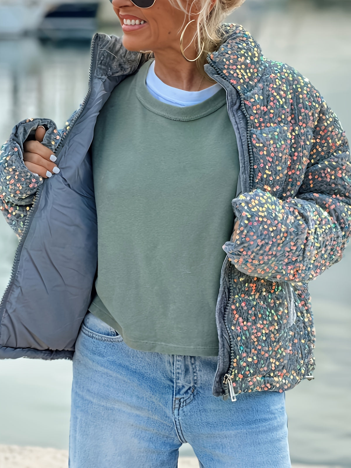 Manteau grande taille à paillettes, coupe oversize, détail du tissu