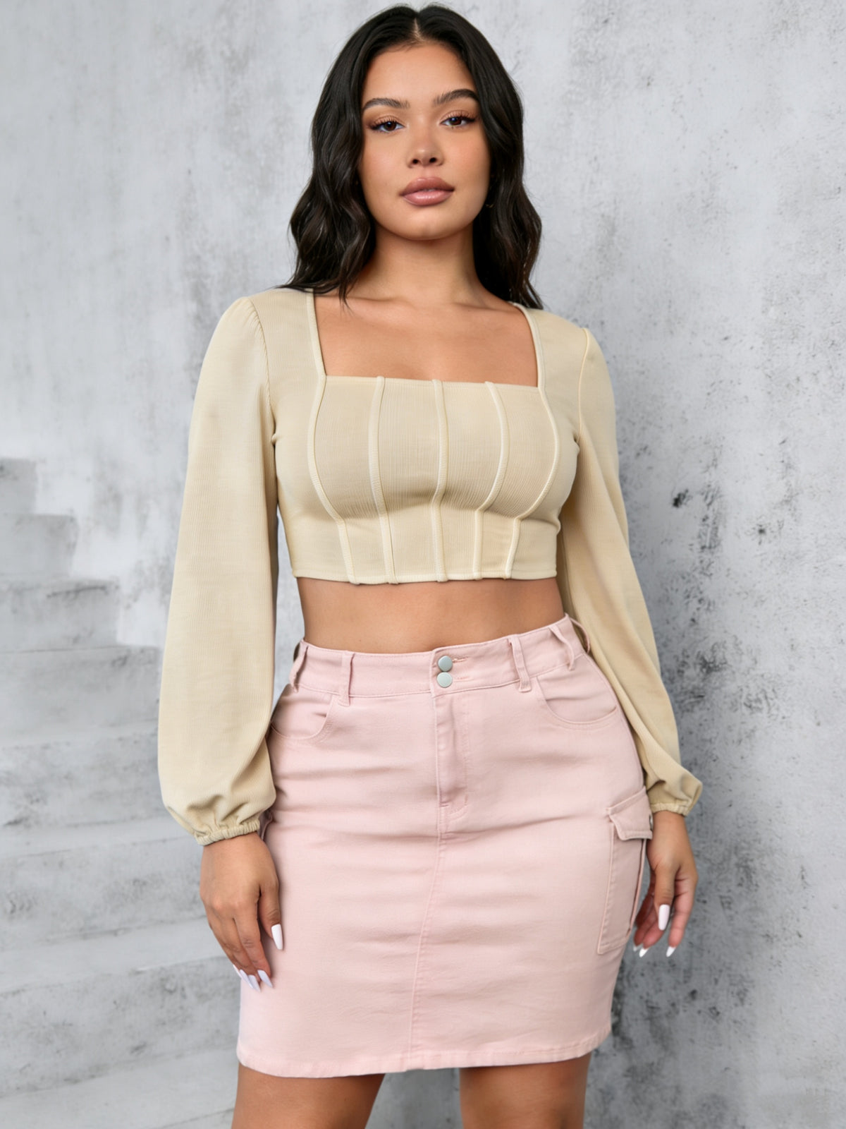 Jupe grande taille, coupe oversize, longueur genou, poches pratiques, détail du tissu