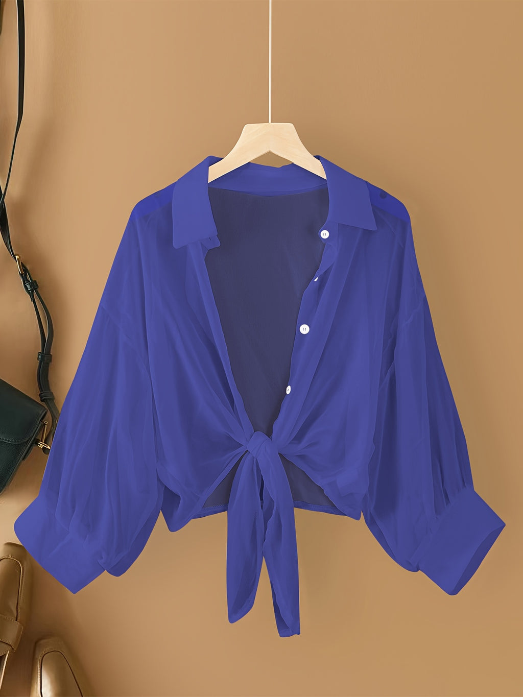 Blouse grande taille en soie, tombé fluide, mise en situation