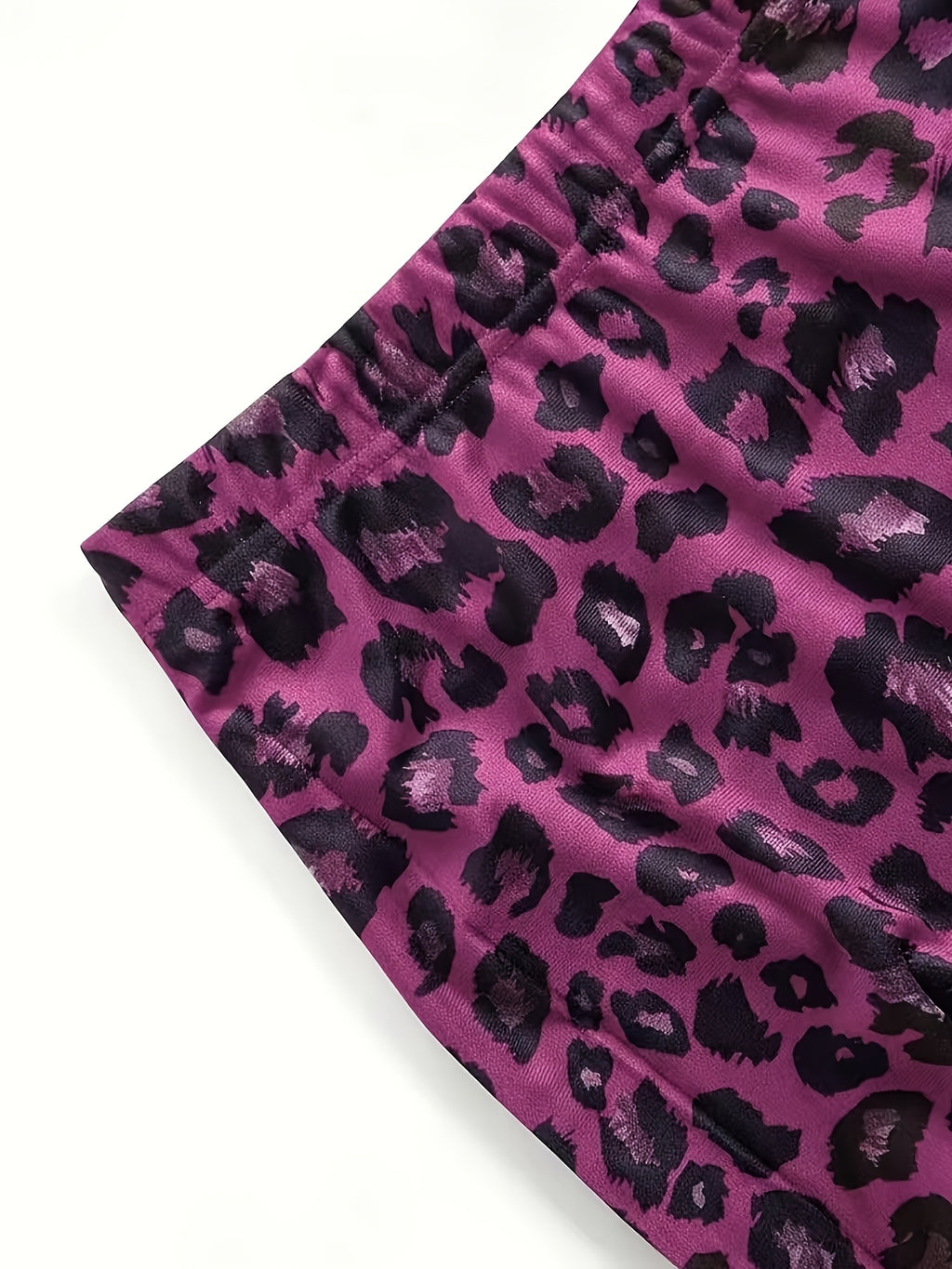 Jupe grande taille à imprimé léopard, allure élégante, détail du tissu