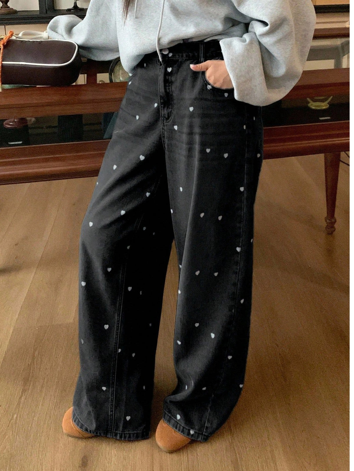 Pantalon grande taille, coupe oversize, toucher naturel, chaleur d'hiver, vue de profil