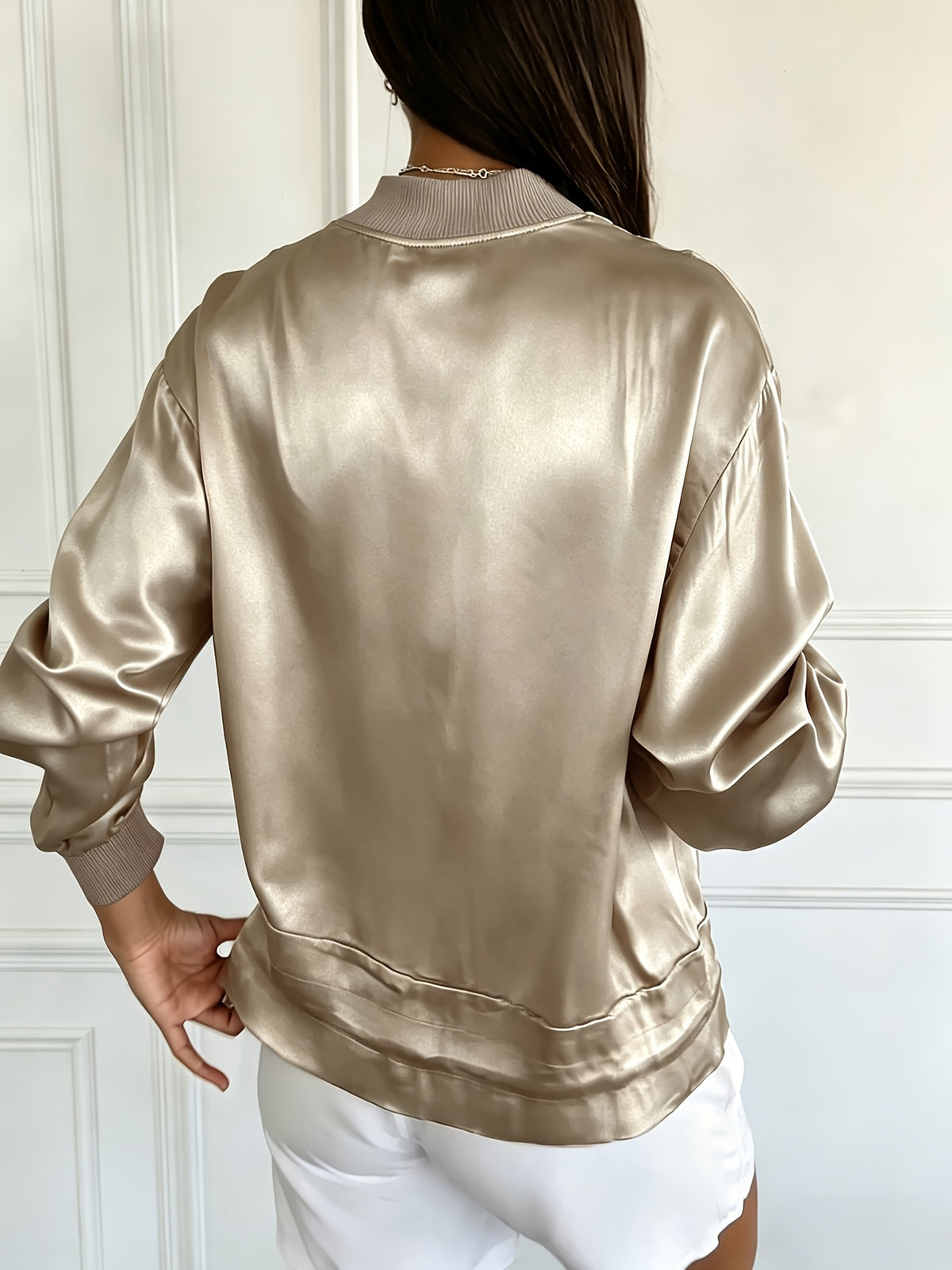 Veste grande taille, coupe ample, ceinture assortie, cordon de serrage, mise en situation