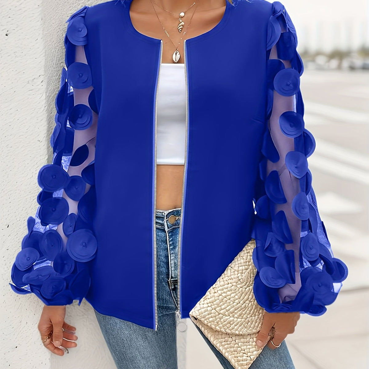 Veste grande taille, fermeture zippée, tissu léger, porté de face