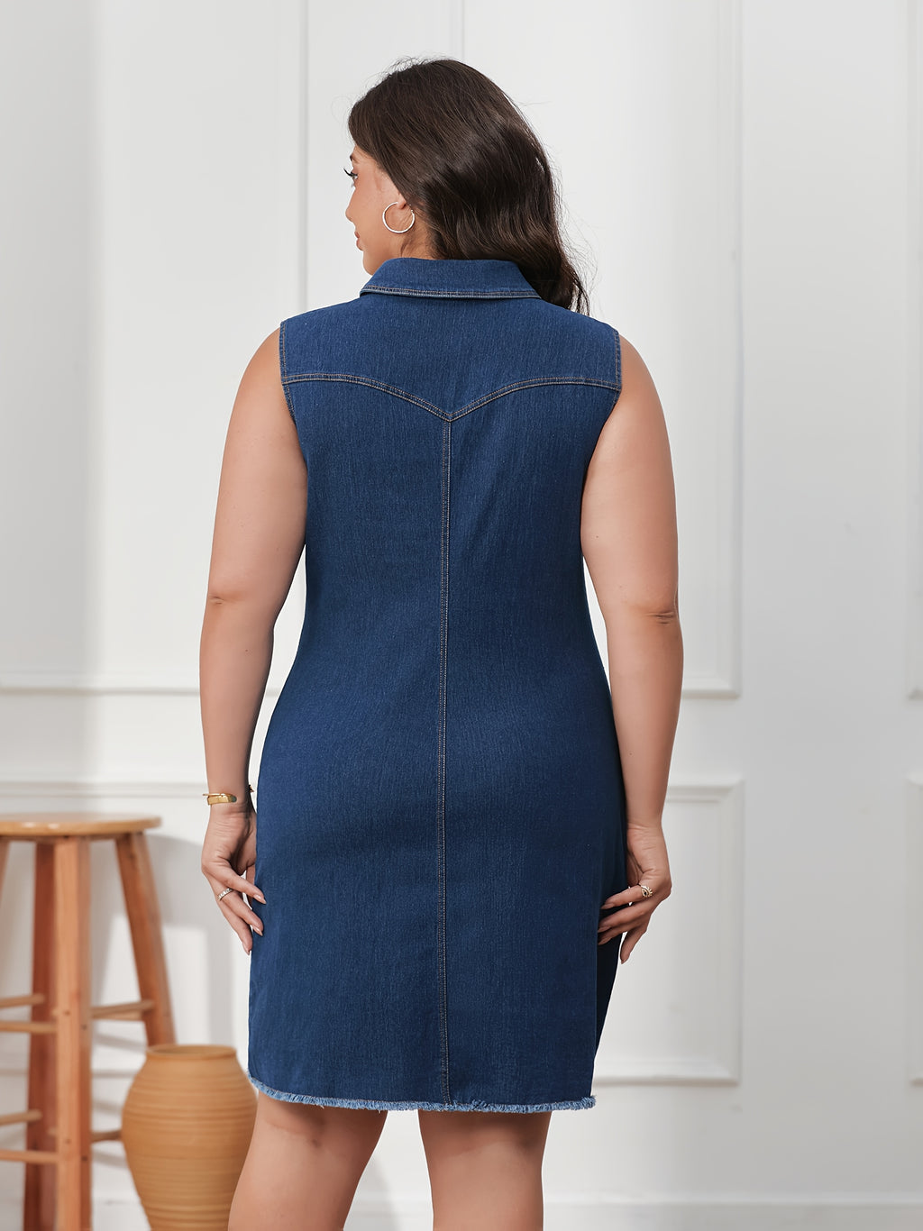 Robe grande taille sans manches, tenue franche, vu de dos