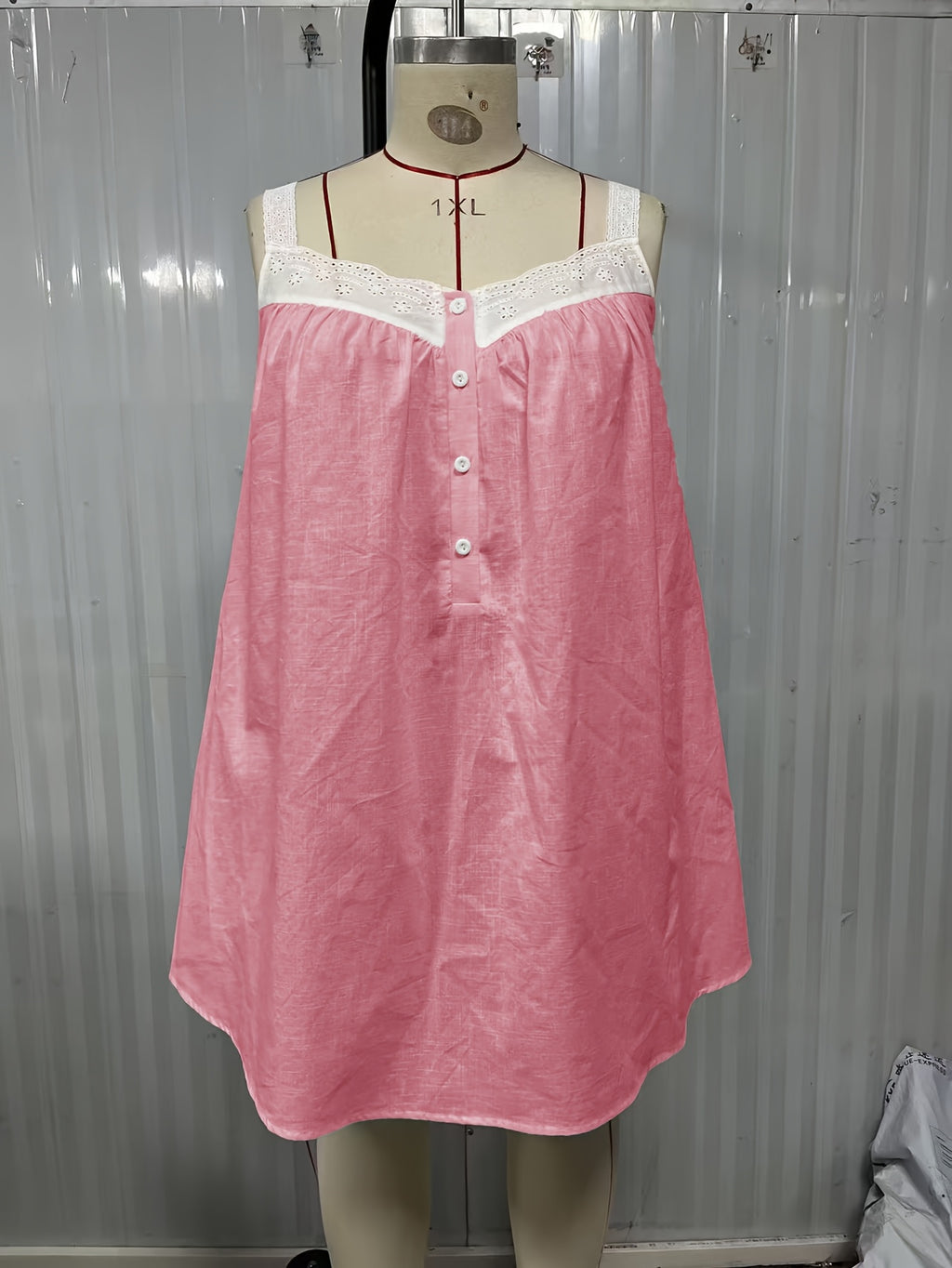Robe grande taille en dentelle, toucher naturel, visuel produit