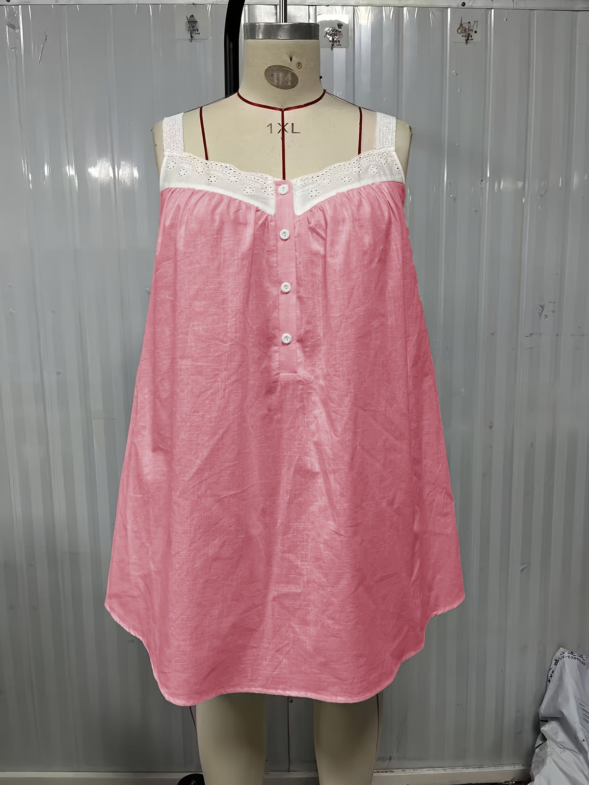 Robe grande taille en dentelle, toucher naturel, visuel produit