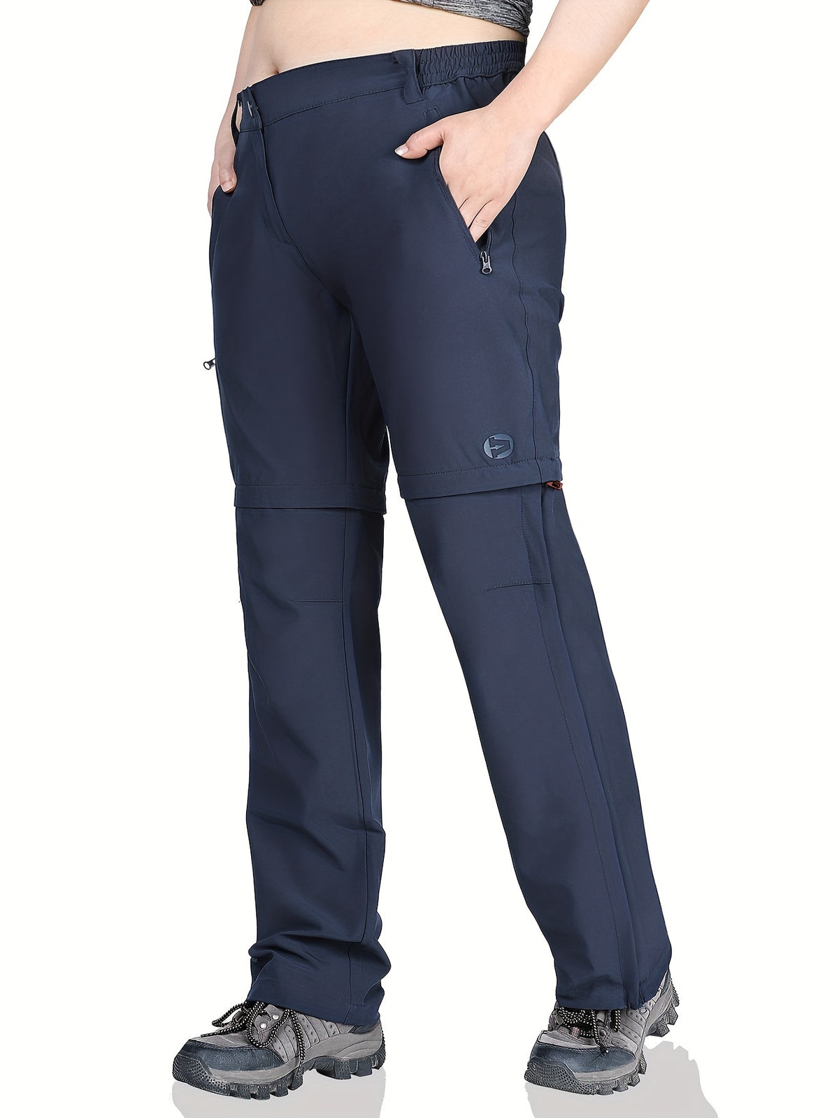 Pantalon grande taille, poches plaquées, fermeture zippée, détail du tissu