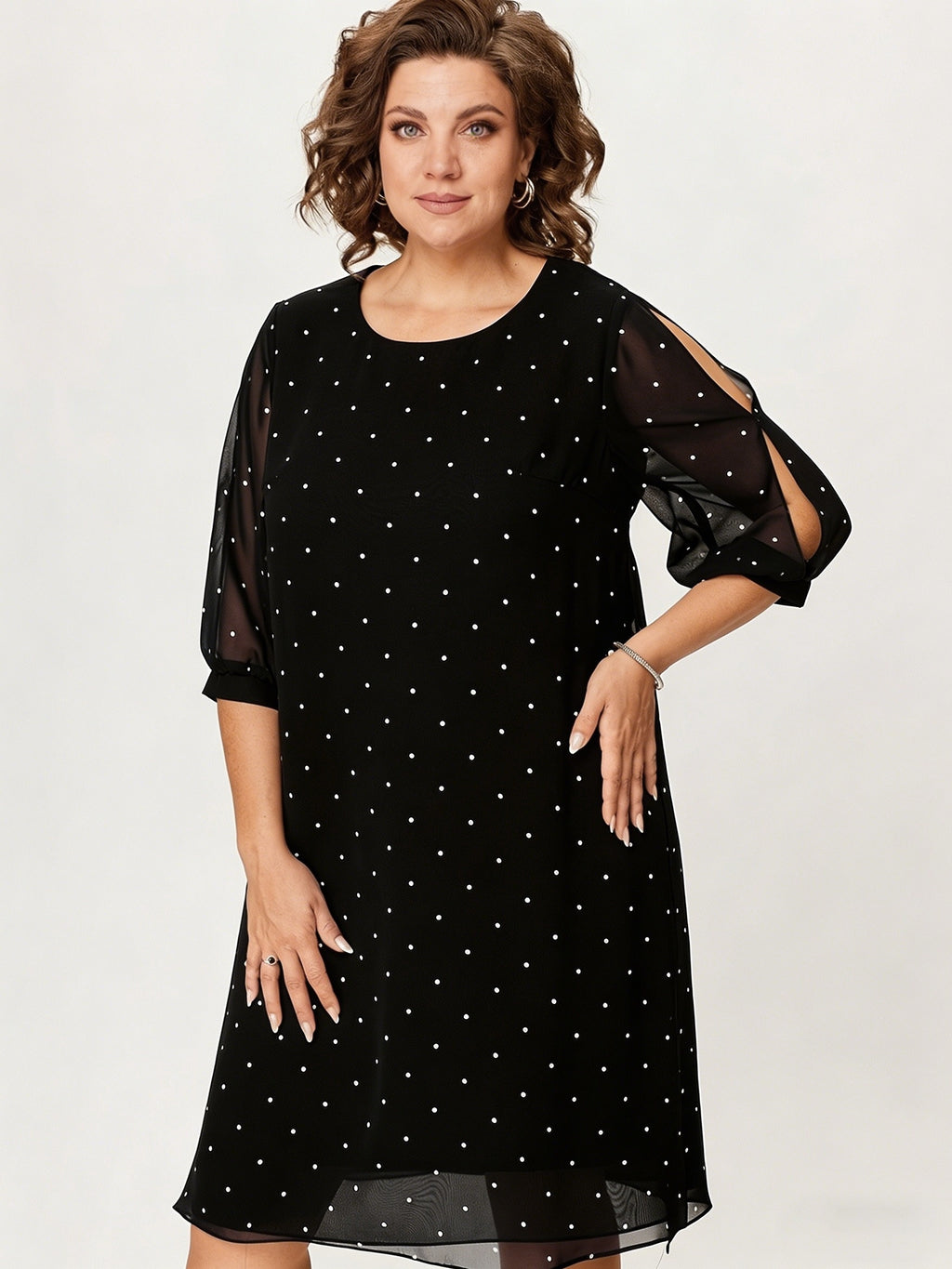 Robe courte grande taille — Voile à pois et manches fendues