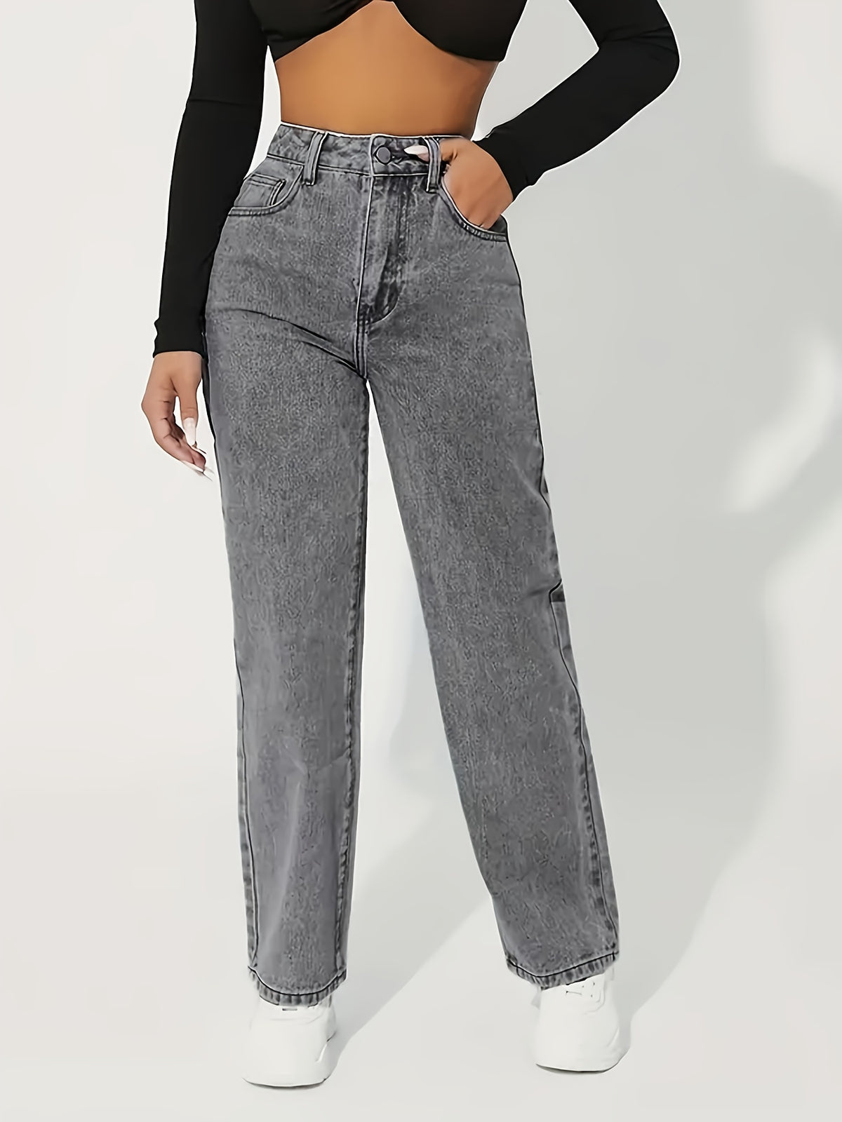 Jean grande taille, coupe droite, porté de face