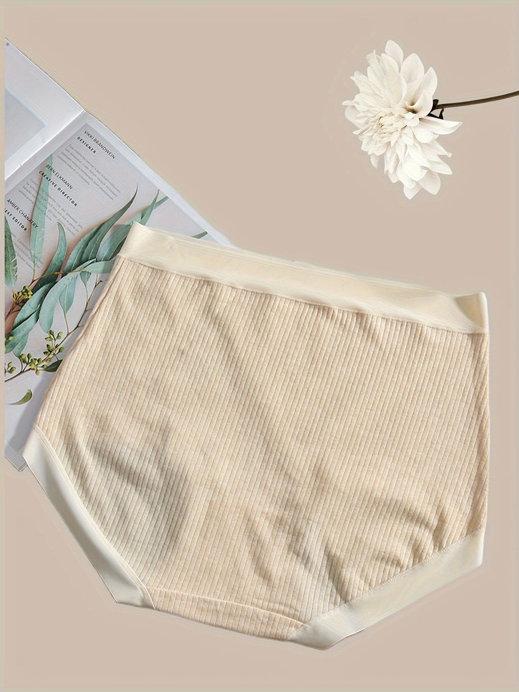 Culotte grande taille, toucher naturel, ligne épurée, vu de dos