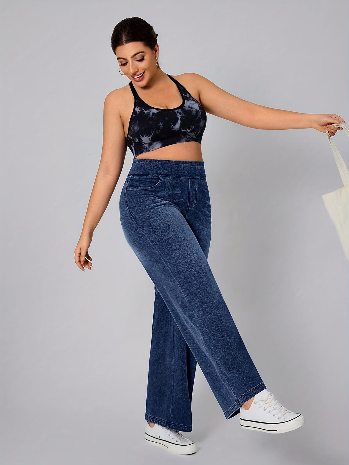 Pantalon grande taille, coupe droite, poches pratiques, toucher naturel, mise en situation