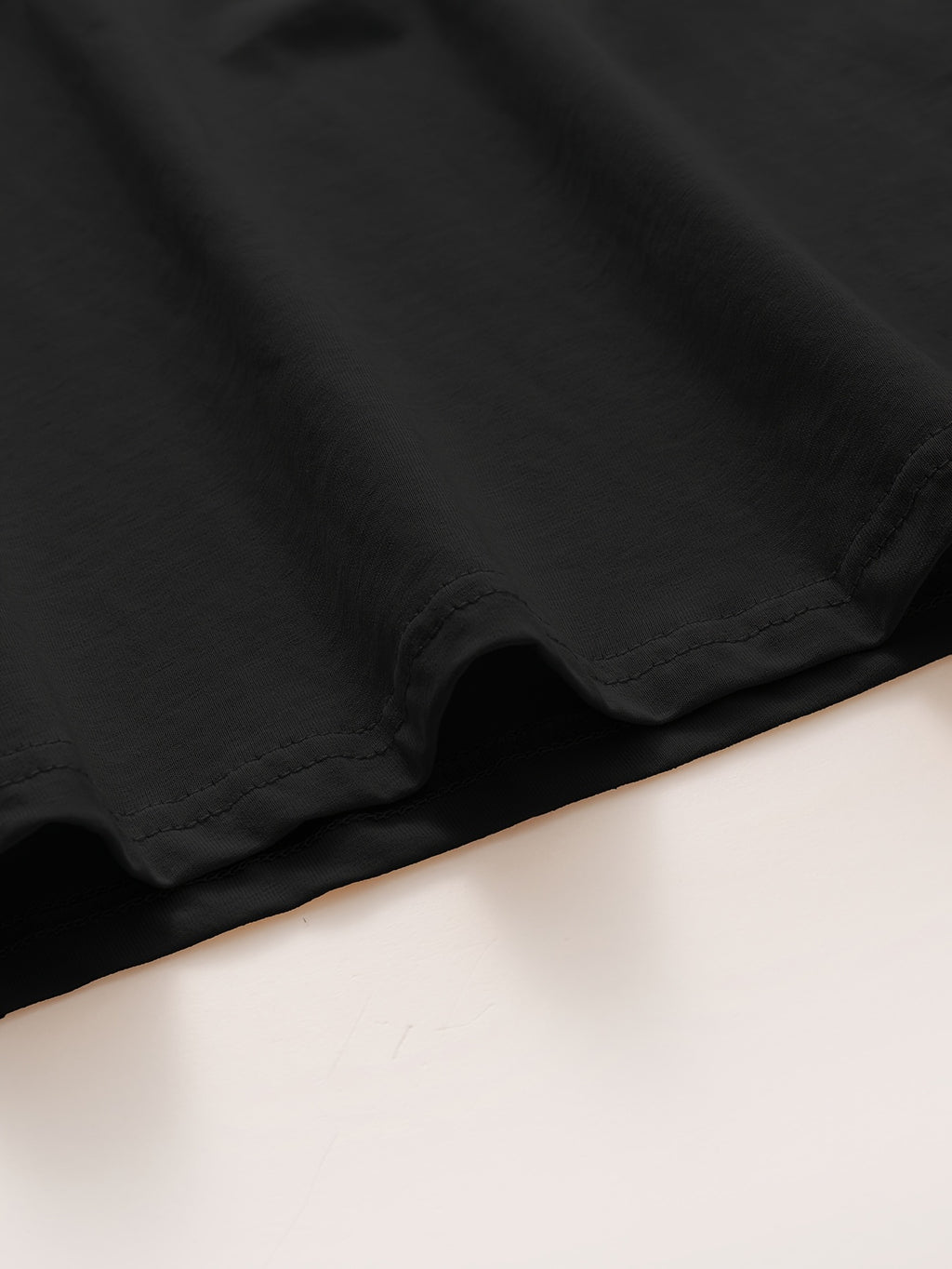 Top grande taille à imprimé fleuri, col V, manches longues, toucher naturel, détail du tissu