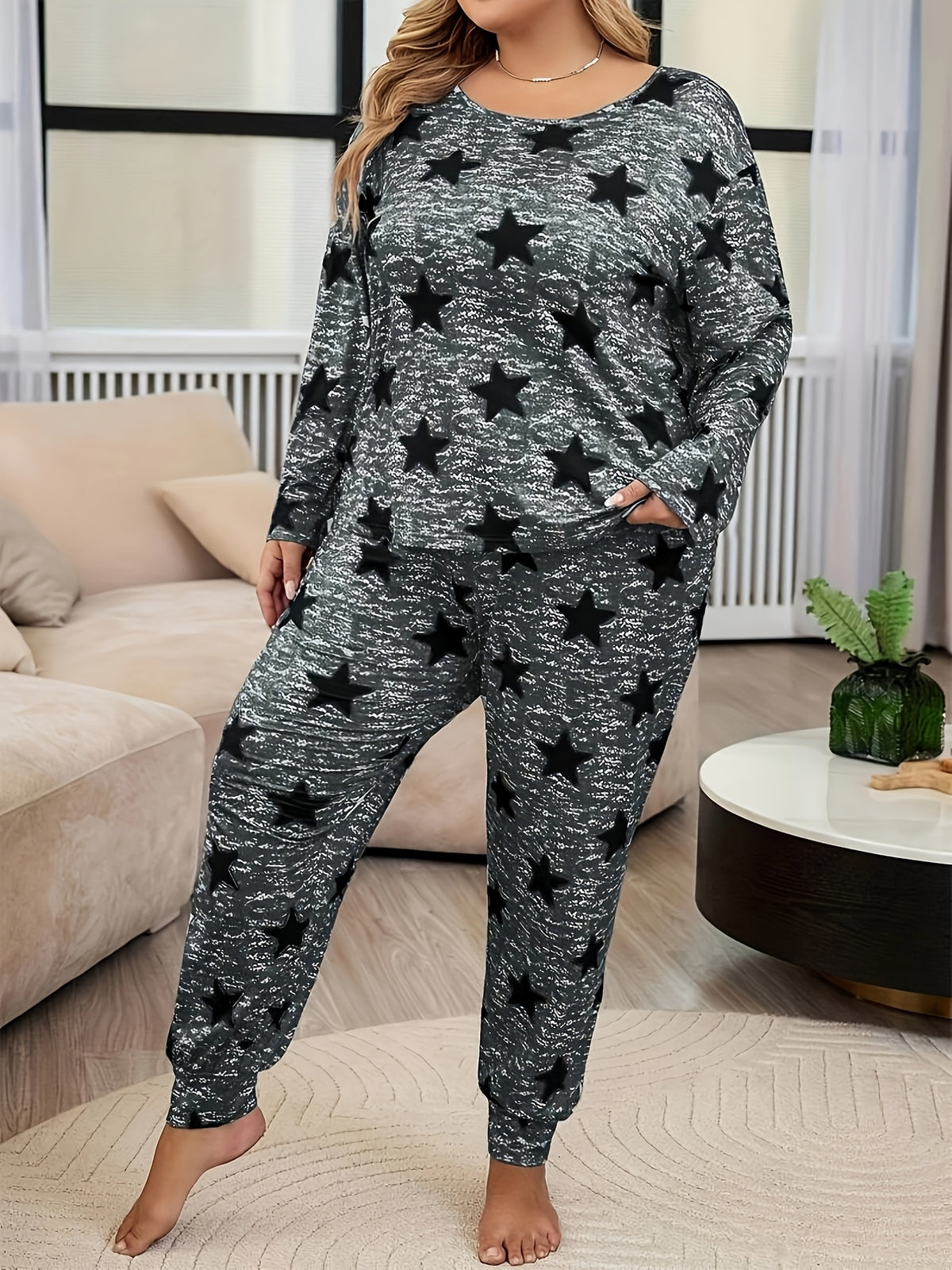 Ensemble grande taille, coupe ample, allure élégante, vu de dos
