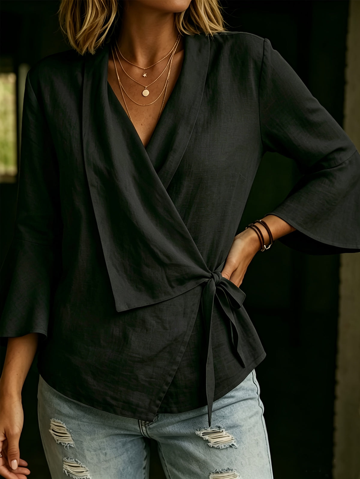 Top grande taille, coupe ample, col V, ligne nette, vu de dos