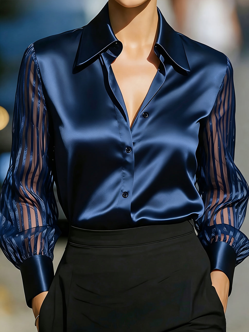Chemise grande taille en satin, manches longues, tombé fluide, gros plan