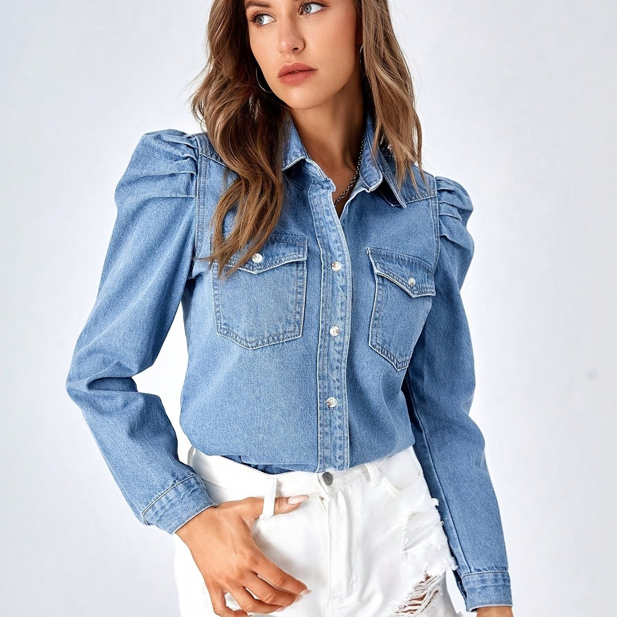 Chemise grande taille, col à revers, tenue franche, allure élégante — matière : denim Image