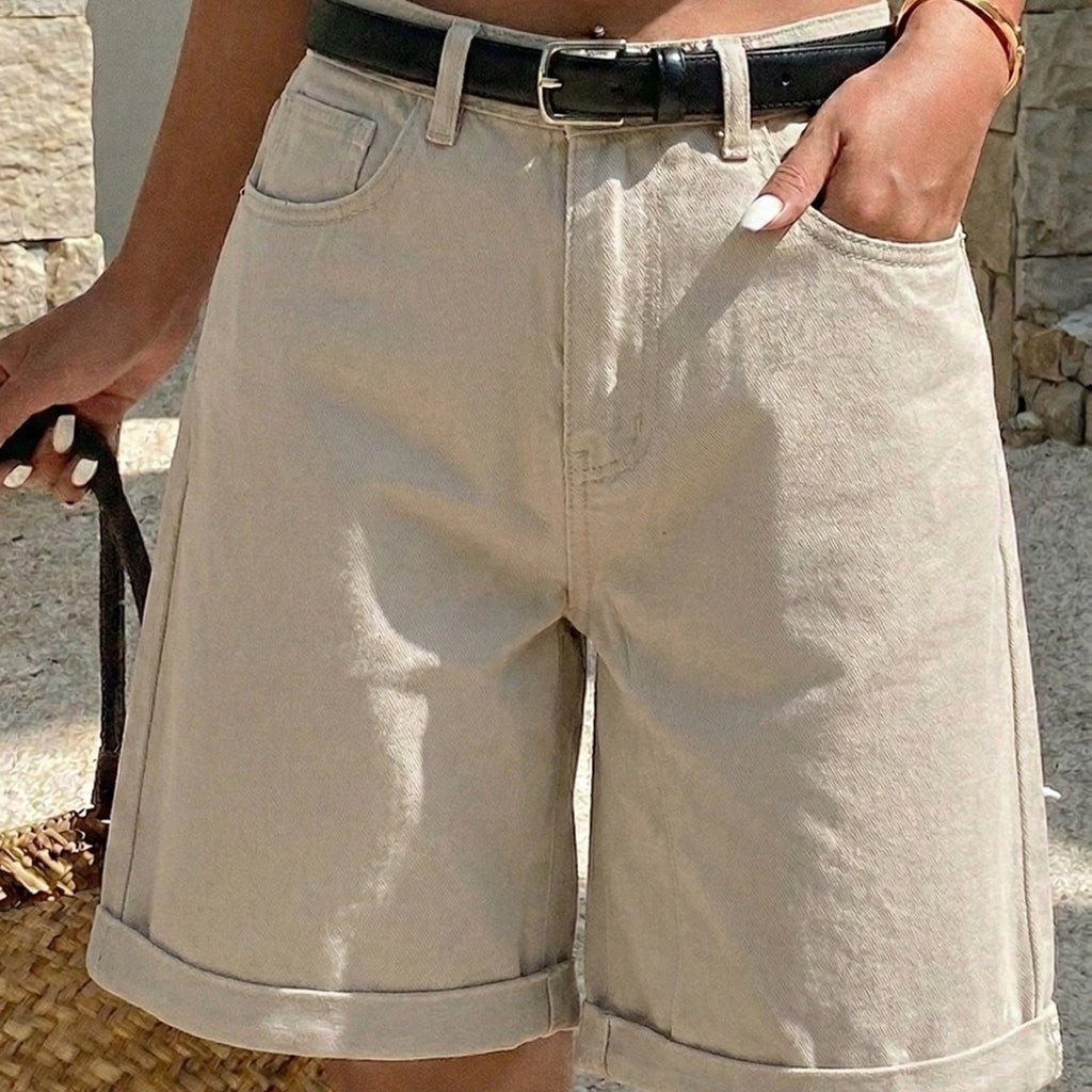 Short grande taille, coupe droite, ceinture assortie, toucher naturel — matière : coton