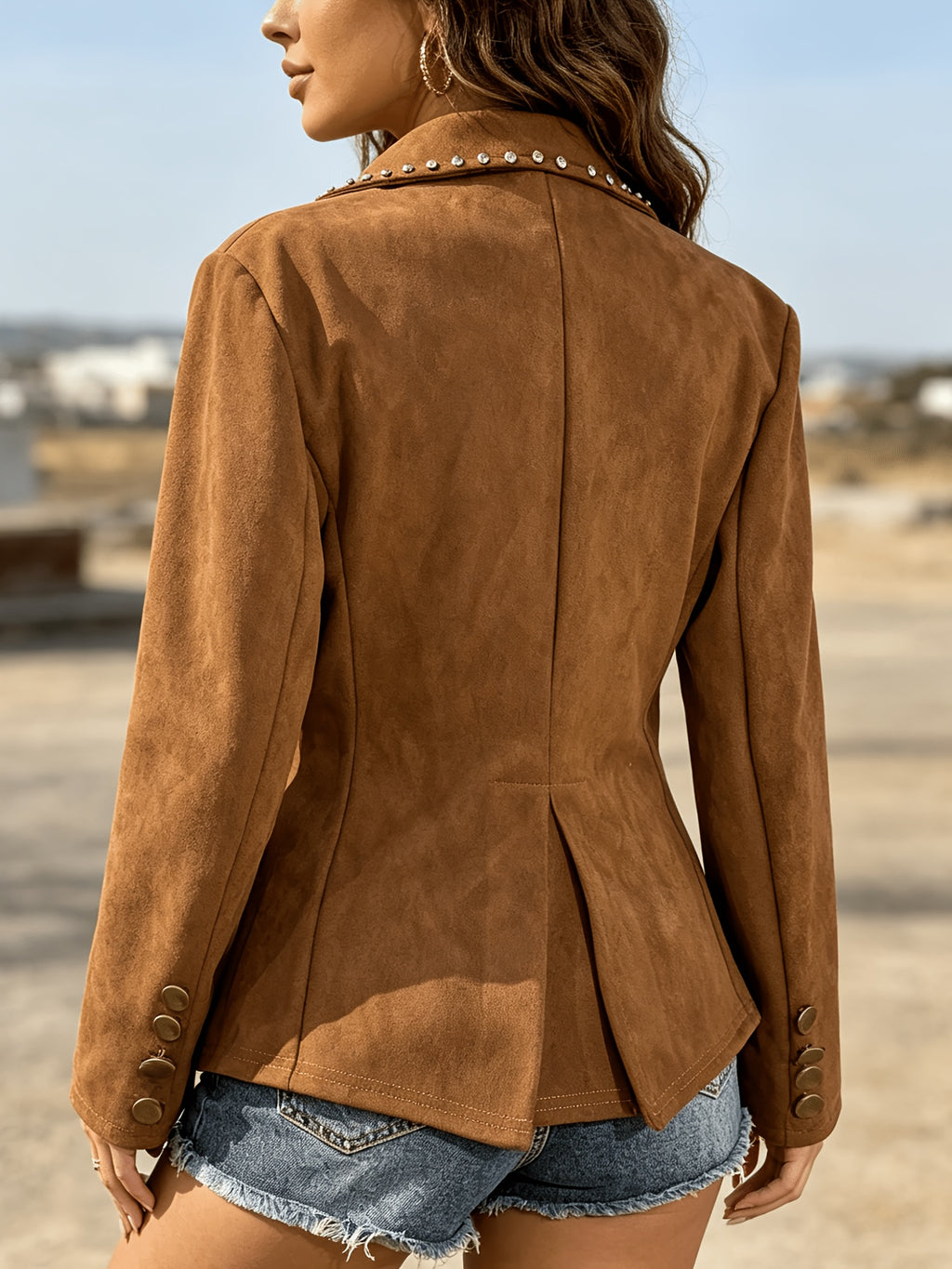 Veste grande taille, coupe cintrée, porté de face