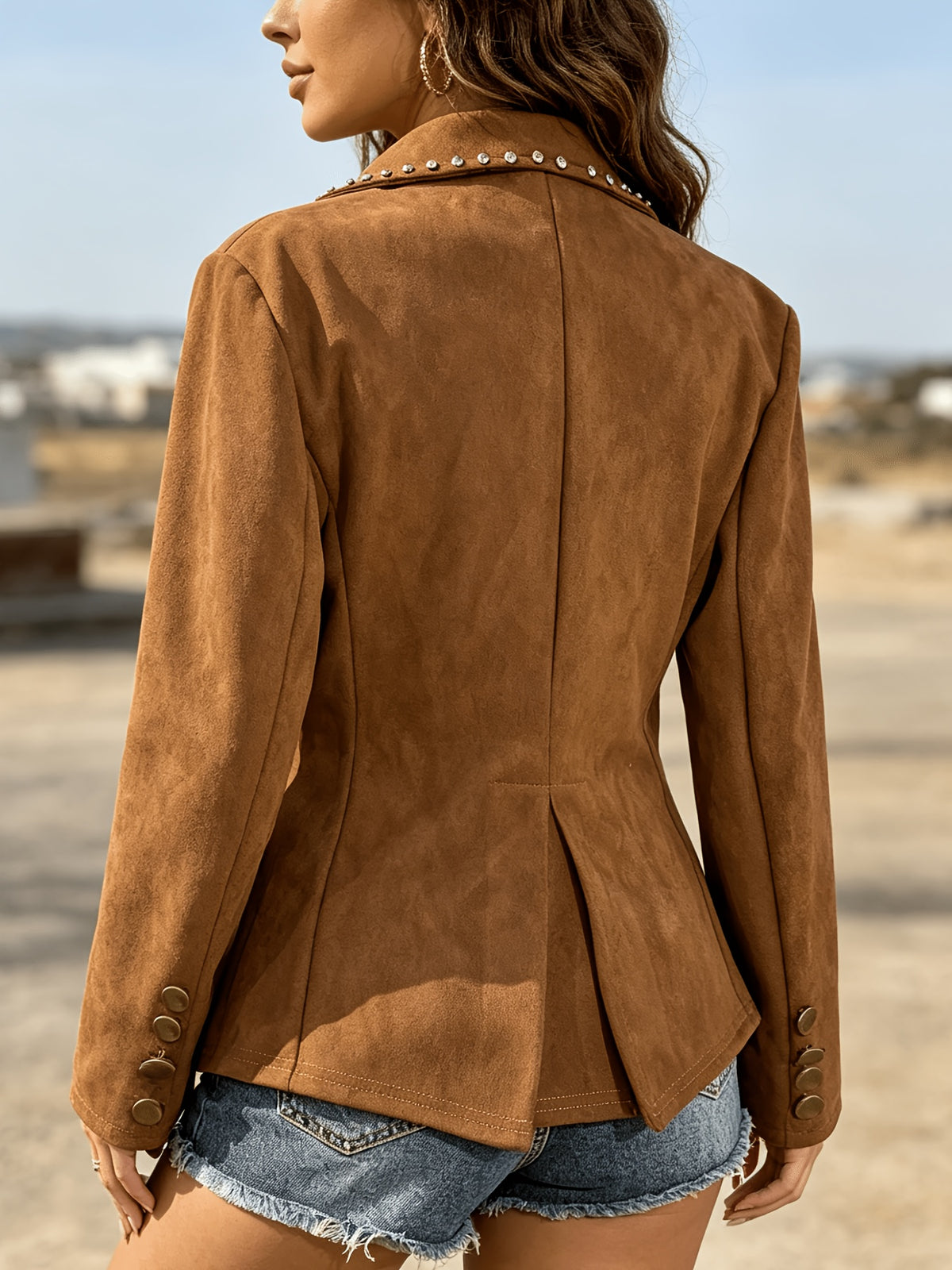Veste grande taille, coupe cintrée, porté de face