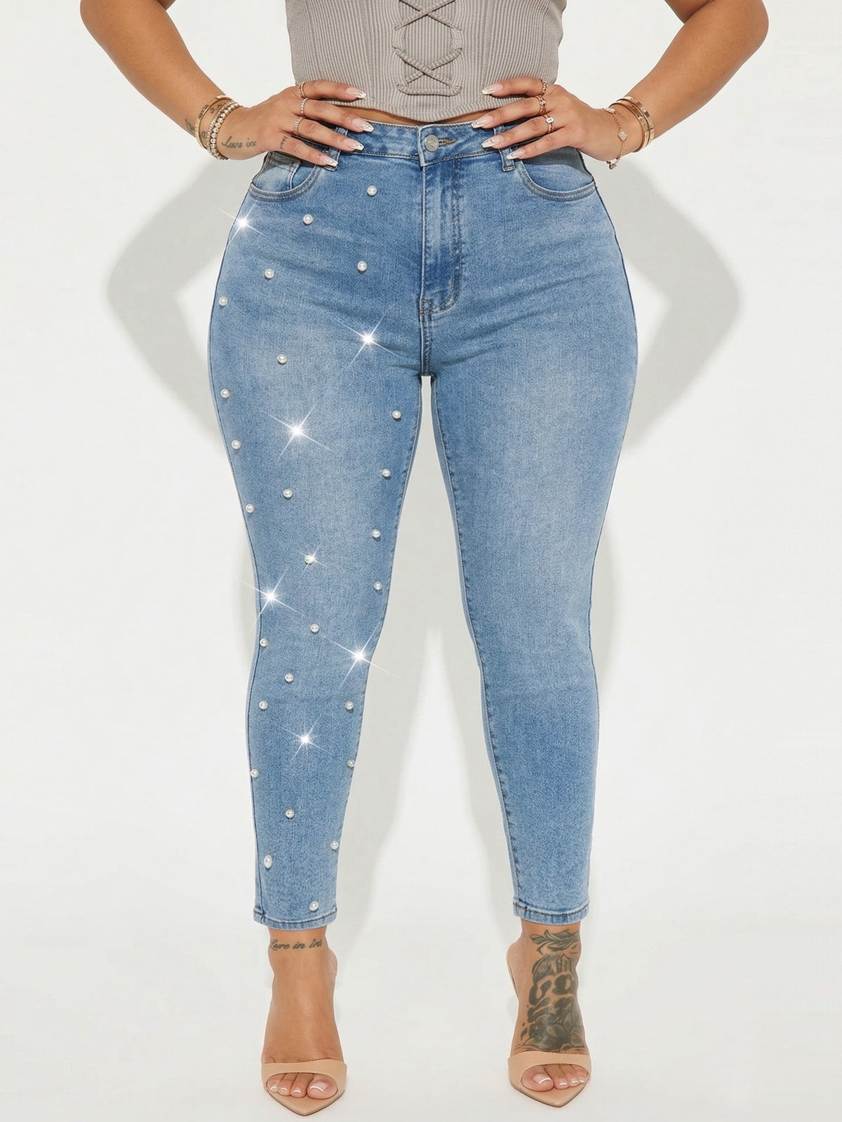 Jean grande taille, coupe ajustée, toucher naturel — composition : 65% Coton, 23% Polyester, 10% Viscose, 2% Élasthanne Image
