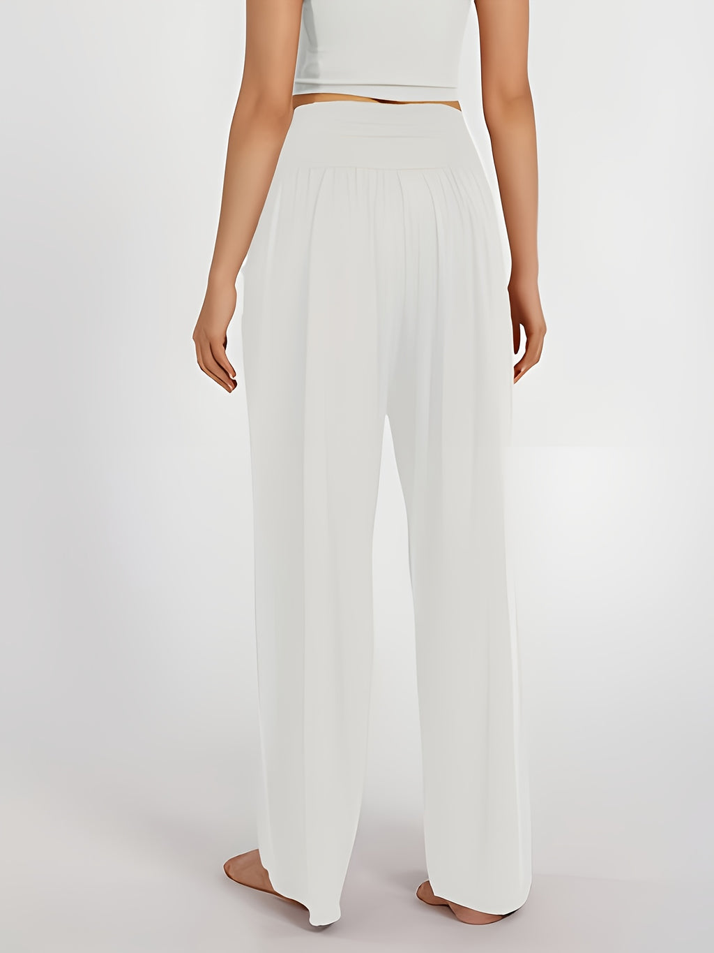 Pantalon grande taille, poches pratiques, tombé fluide, vue de profil