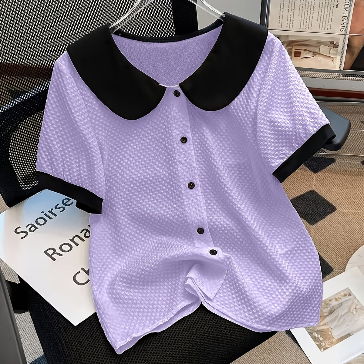 Chemise grande taille, boutonnage, manches courtes, allure élégante — composition : 100% Polyester Image