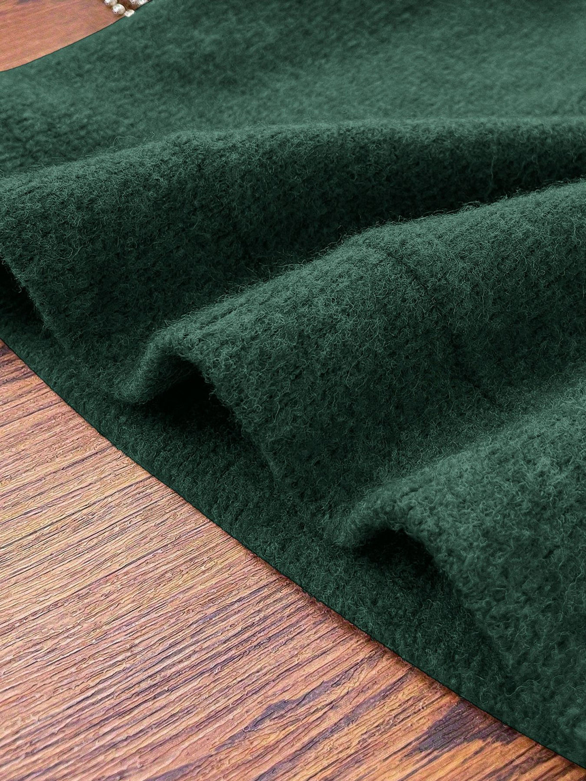 Top grande taille, col rond, chaleur d'hiver, allure élégante, détail du tissu