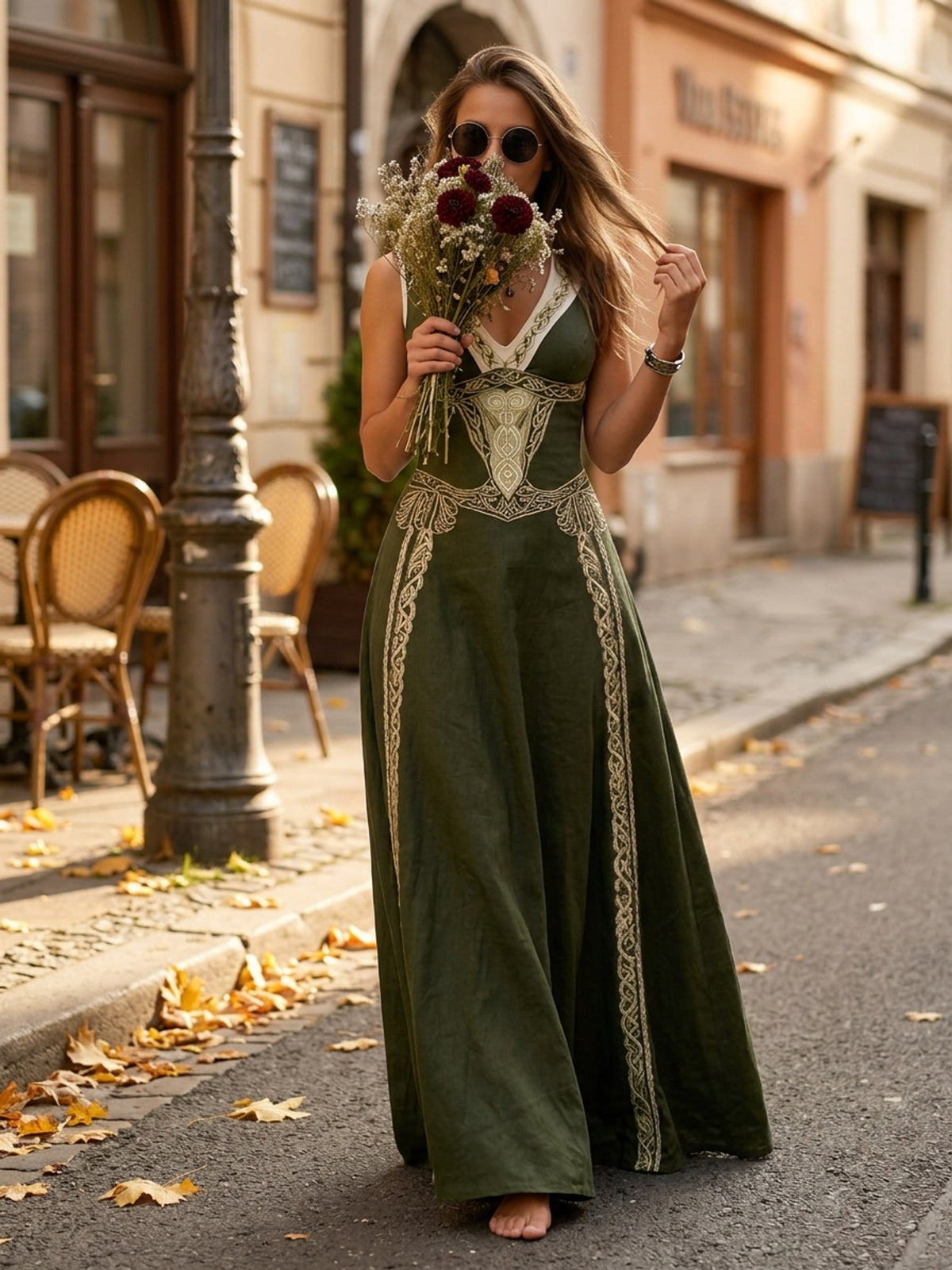 Robe longue grande taille — Entrelacs celtiques et col en V