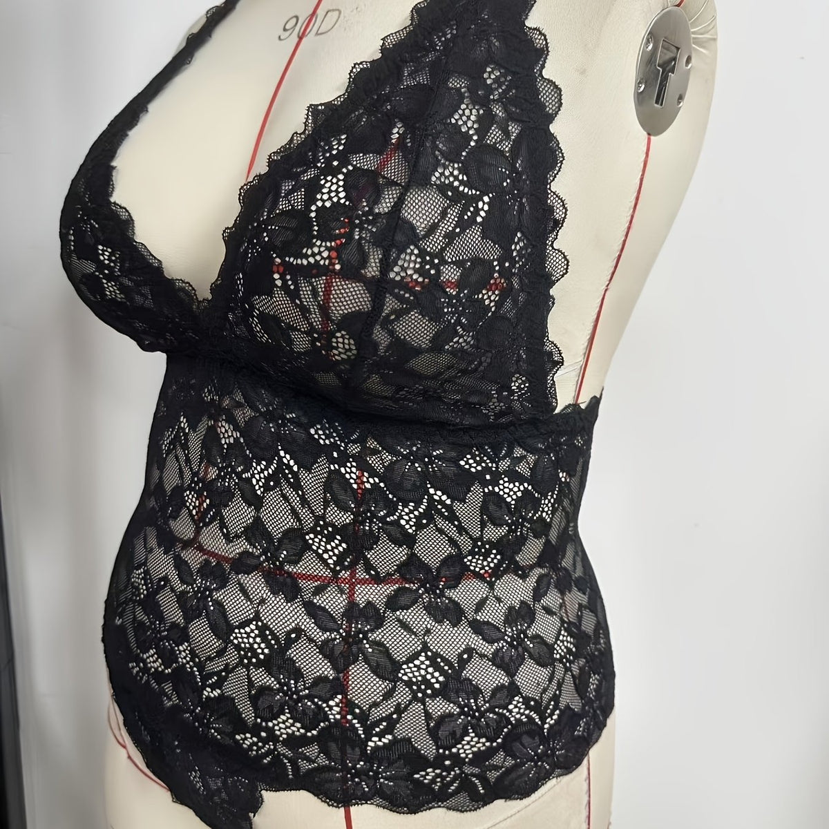 Body gainant grande taille en dentelle, effet ajouré, ligne affirmée — matière : polyester Image
