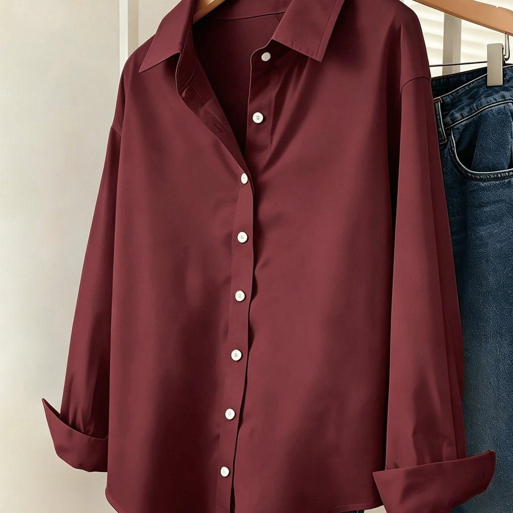 Chemise grande taille, col à revers, boutonnage, allure élégante, tissu opaque