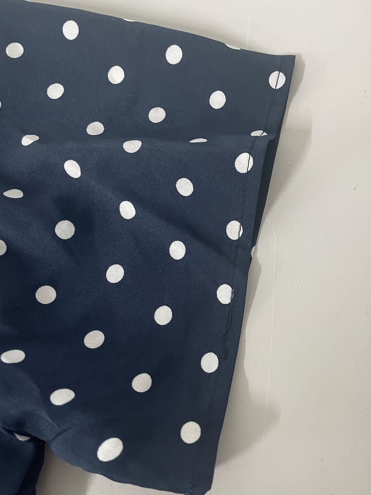 Robe midi grande taille — Imprimé à pois et revers blancs