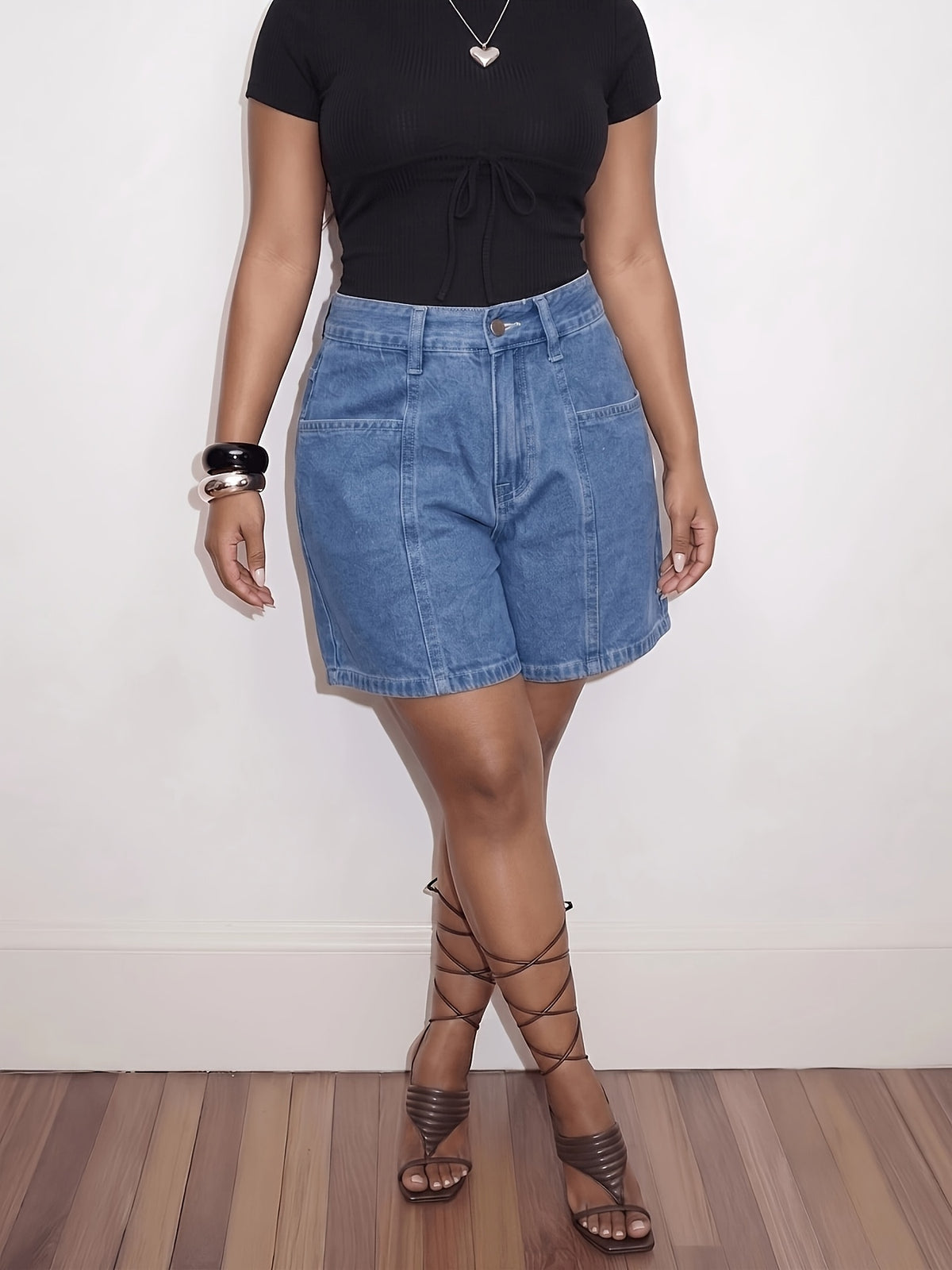 Short grande taille, poches pratiques, tenue franche — composition : 100% Coton Image