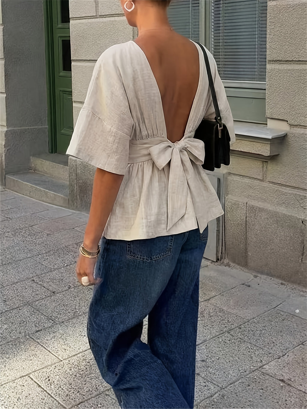 Chemise grande taille, coupe oversize, épaules dénudées, vu de dos
