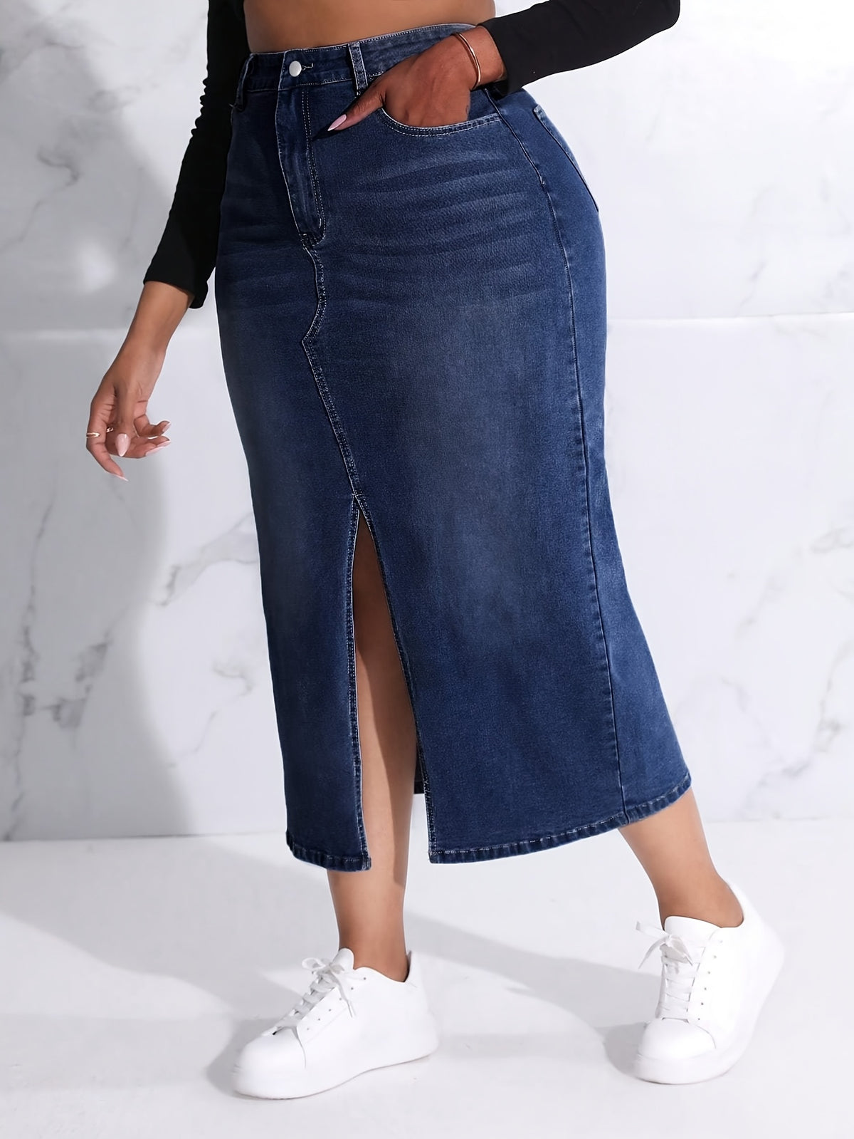 Jupe grande taille, coupe oversize, fermeture zippée, tenue franche, vu de dos