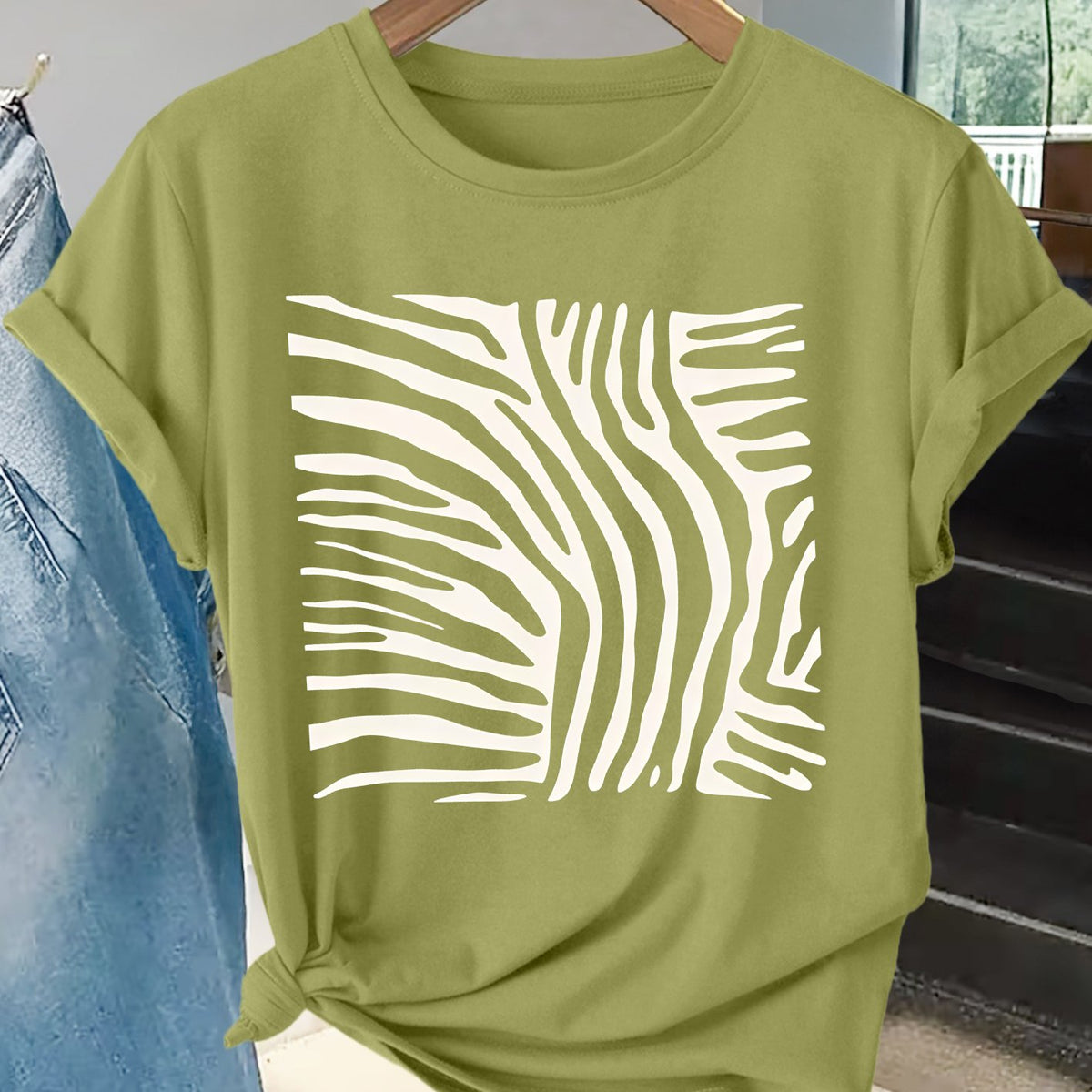 T-shirt grande taille à imprimé zébré, coupe ample, manches courtes, visuel produit