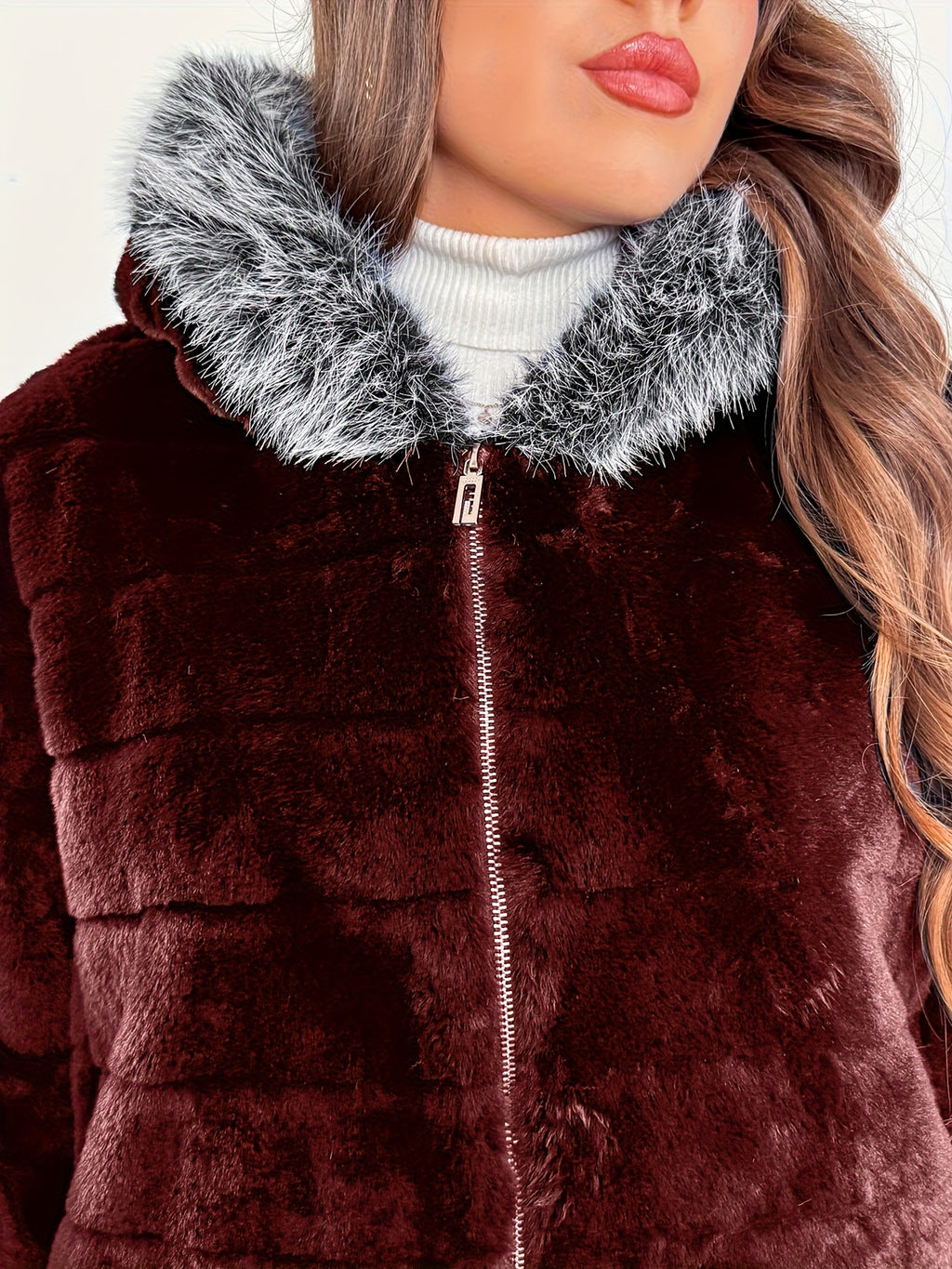 Manteau grande taille, capuche, poches pratiques, chaleur d'hiver, mise en situation