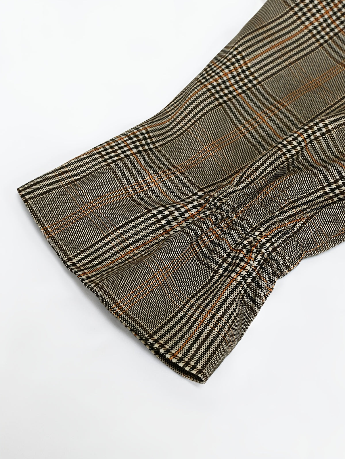 Veste grande taille à carreaux, coupe oversize, ceinture assortie, porté de face